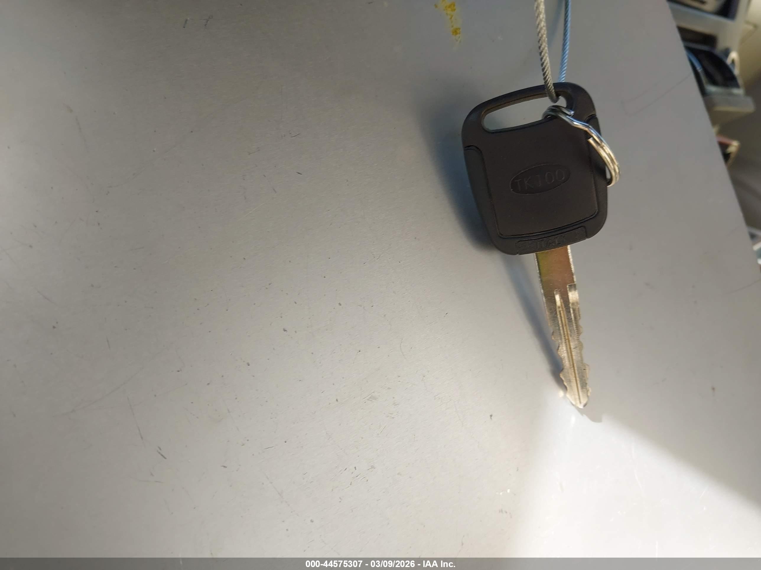INFINITI QX4 image 11