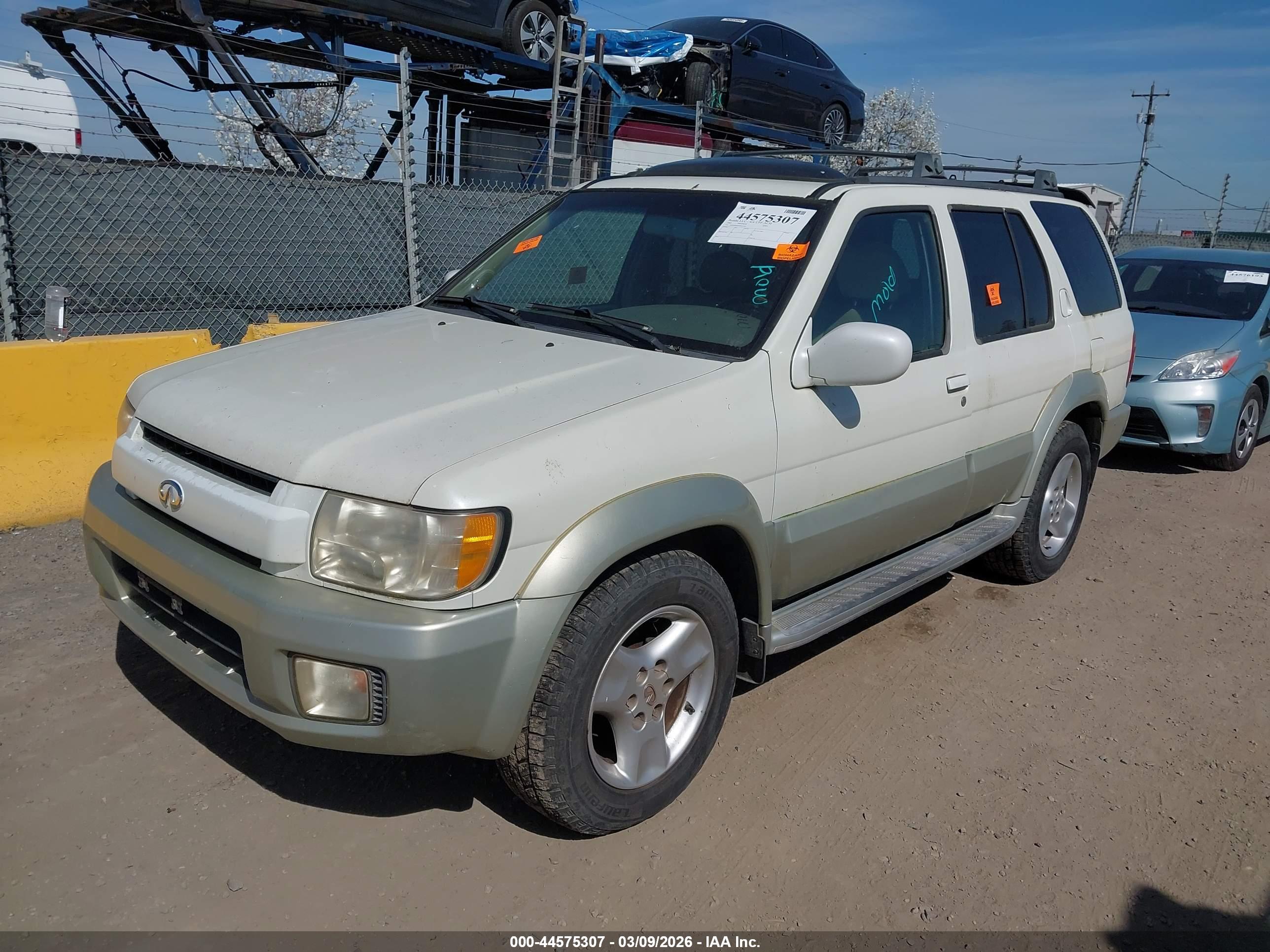 INFINITI QX4 image 2