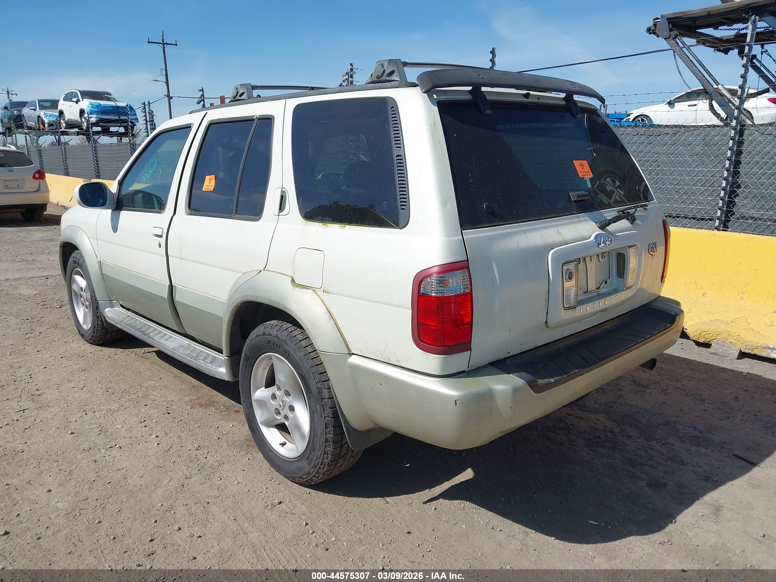 INFINITI QX4 image 3