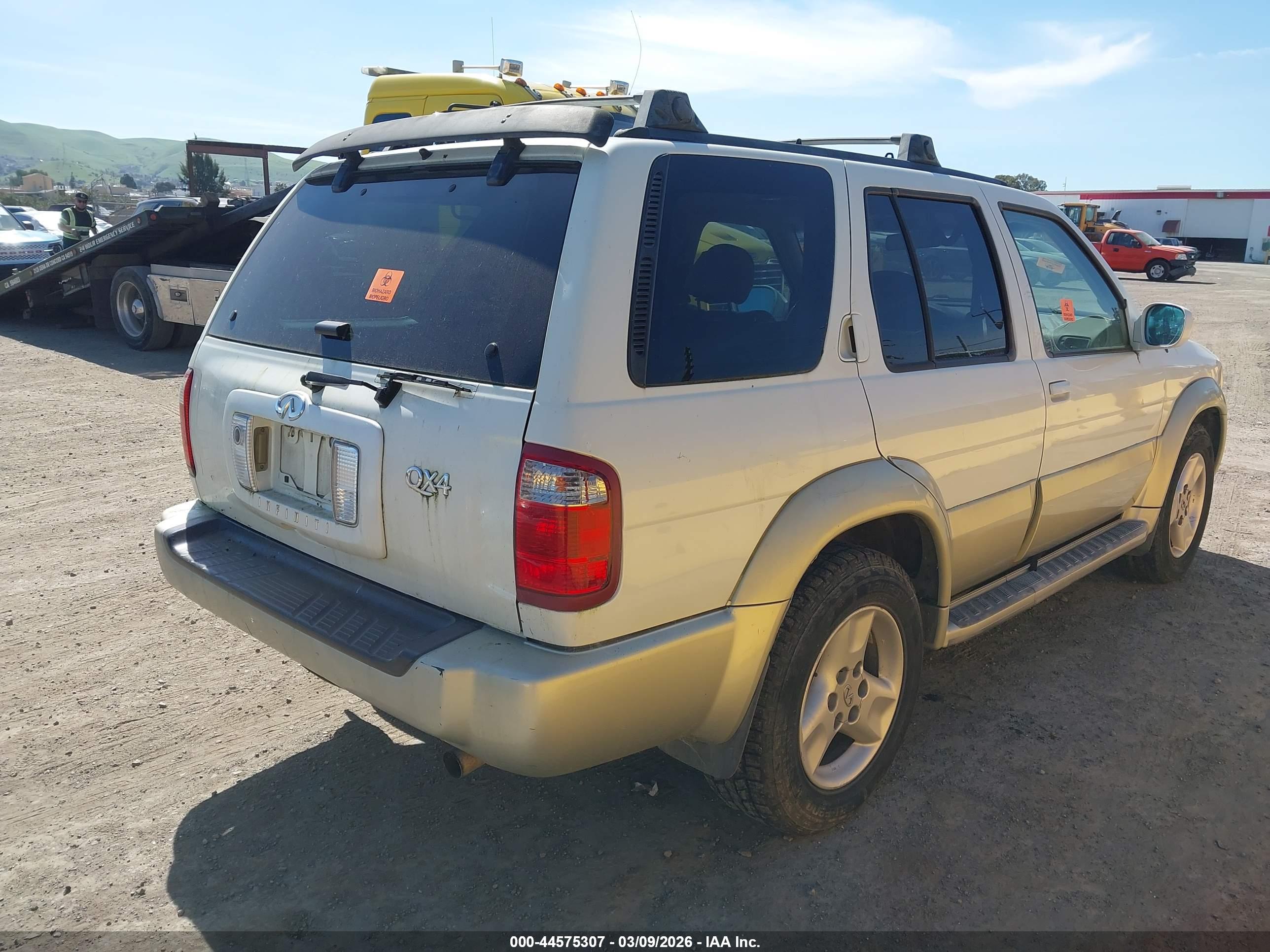 INFINITI QX4 image 4