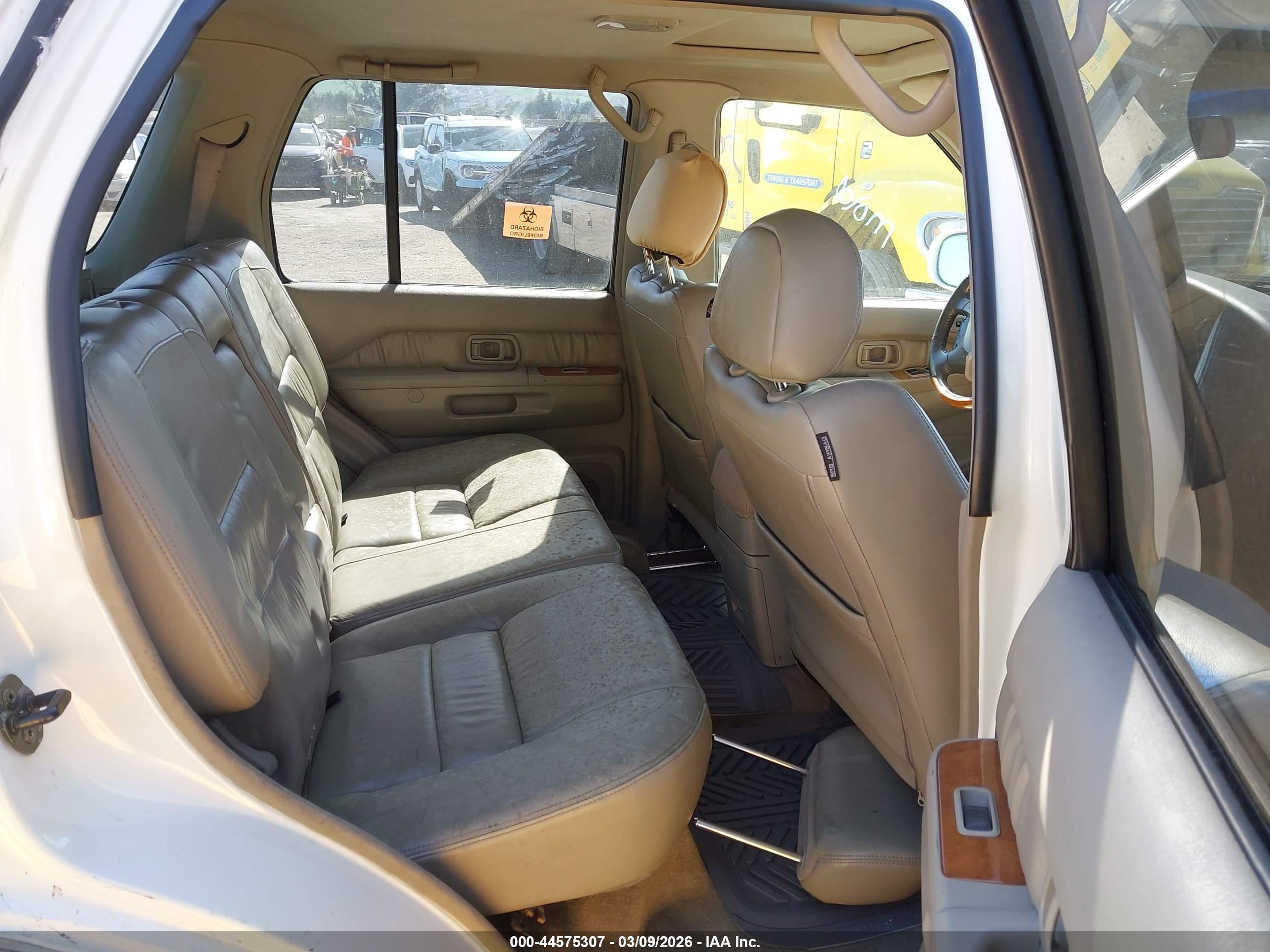 INFINITI QX4 image 8