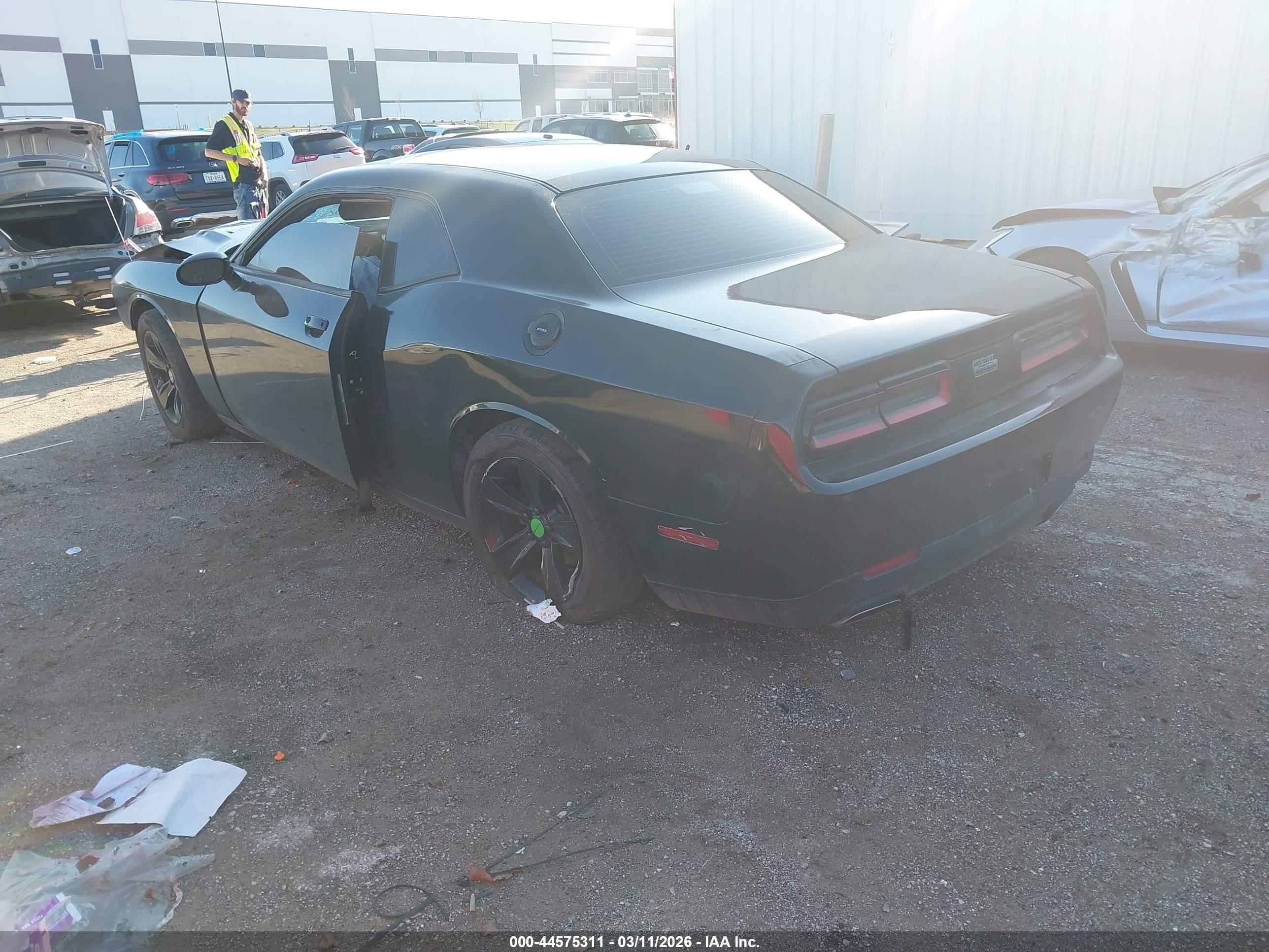 DODGE CHALLENGER image 3