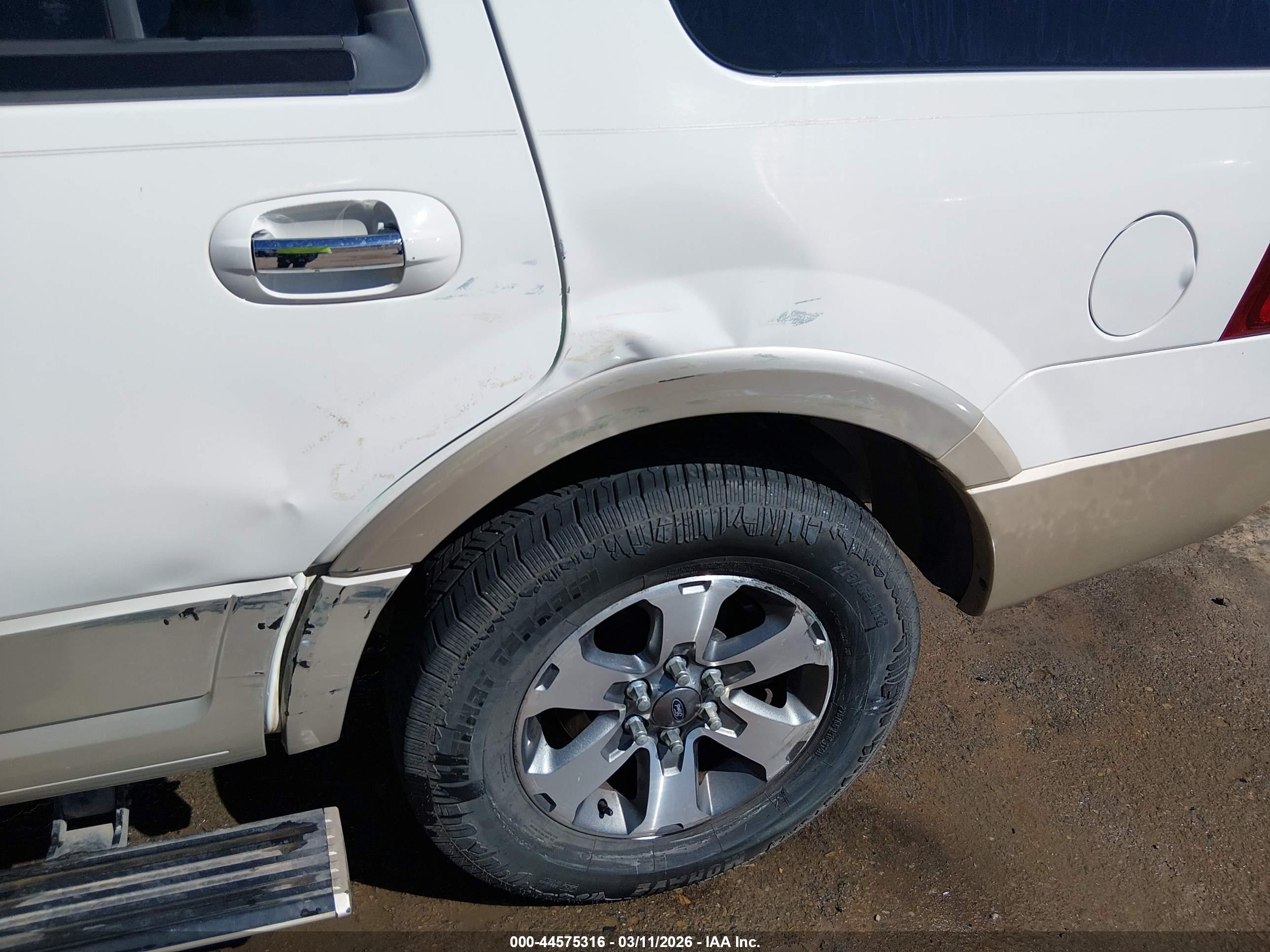 FORD EXPEDITION image 6