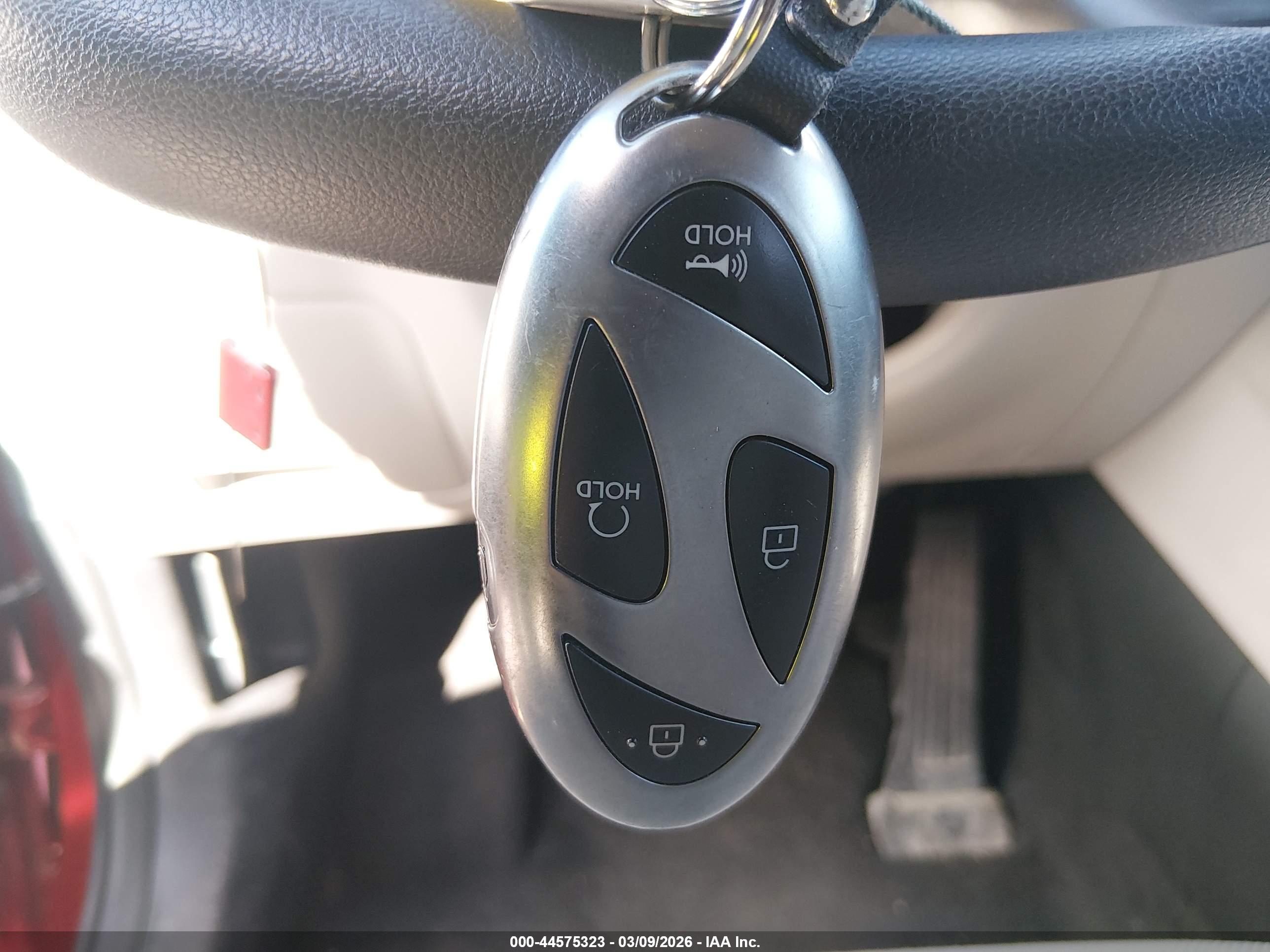 HYUNDAI TUCSON image 11
