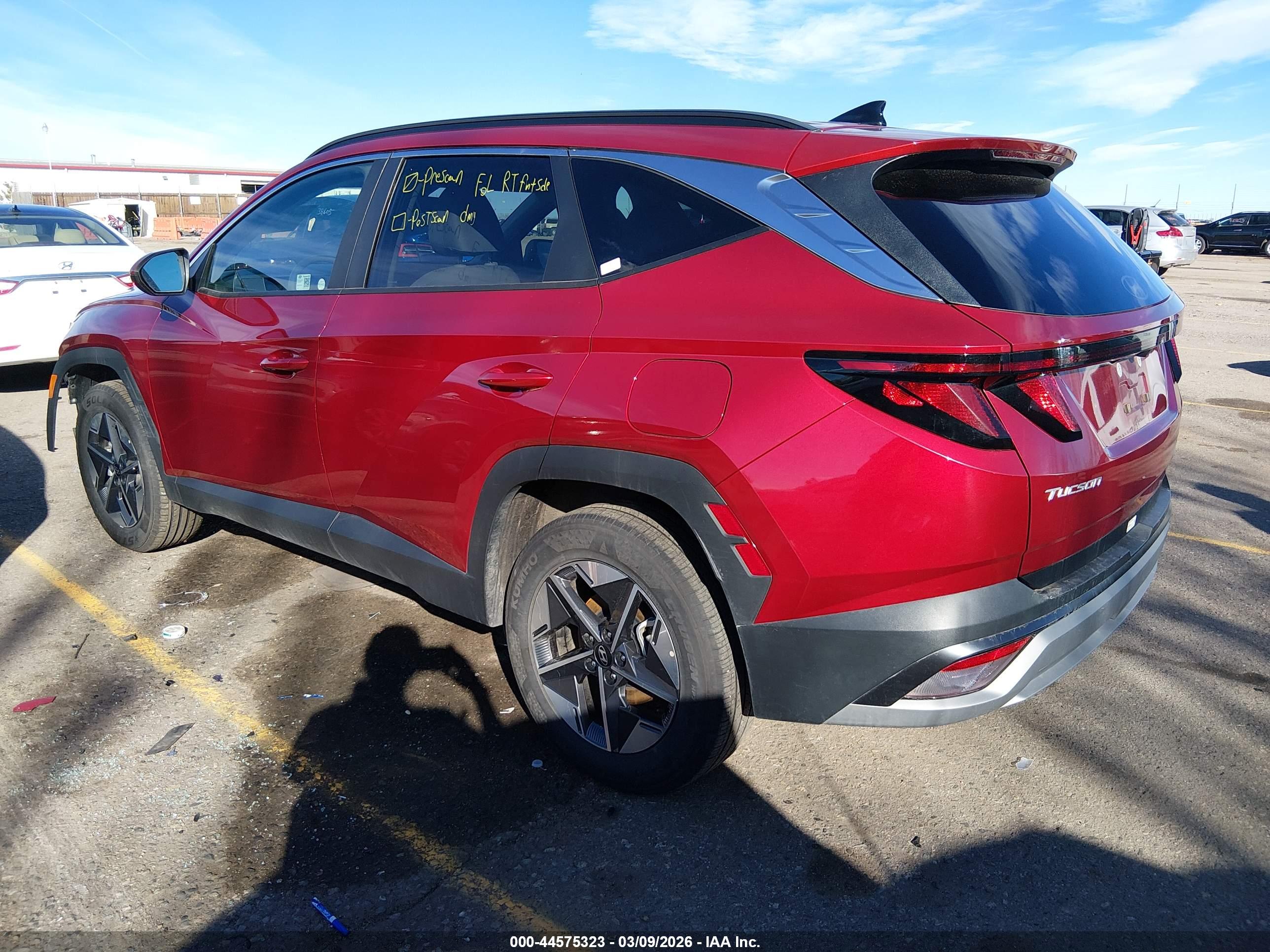 HYUNDAI TUCSON image 3
