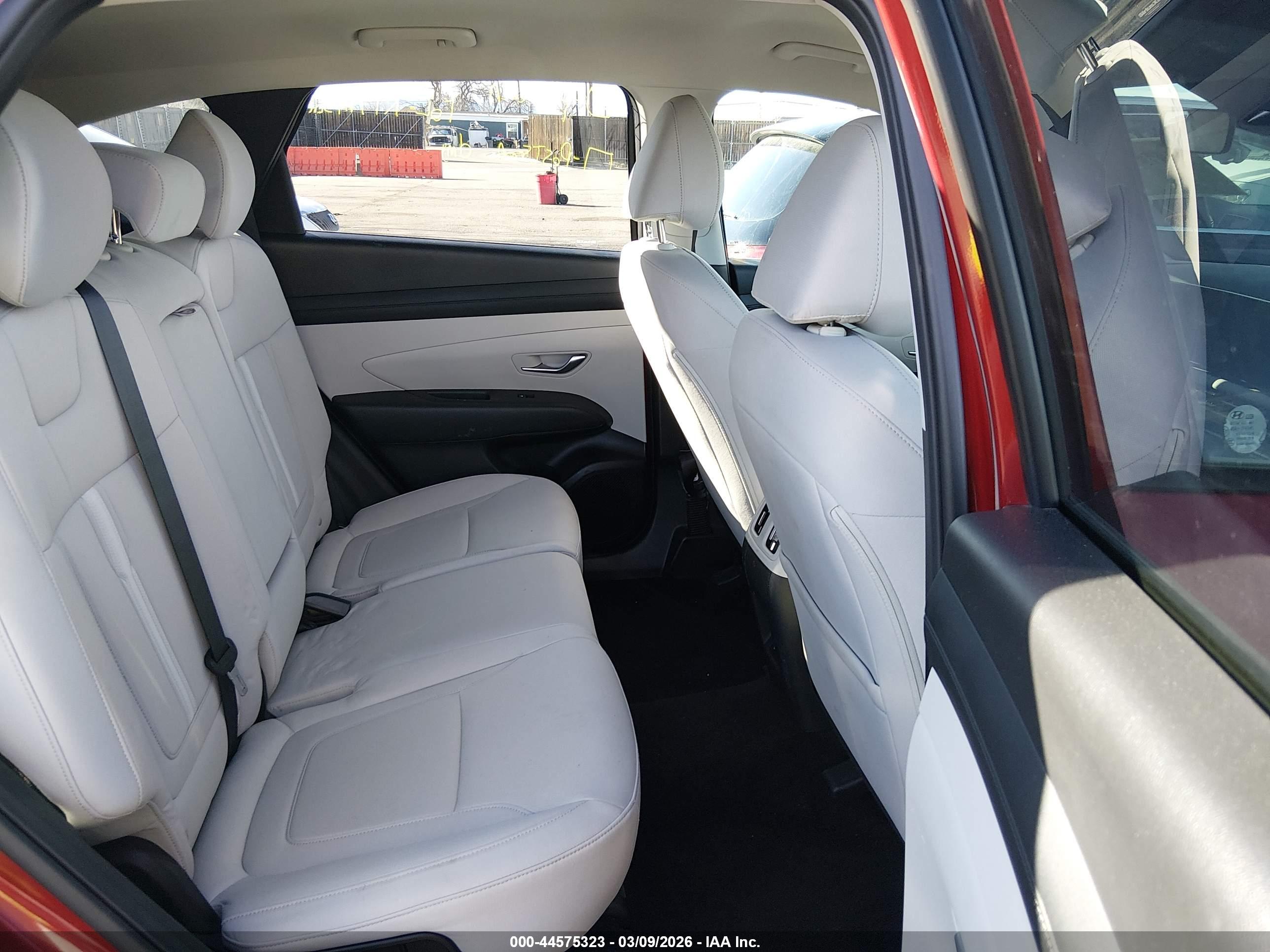 HYUNDAI TUCSON image 8