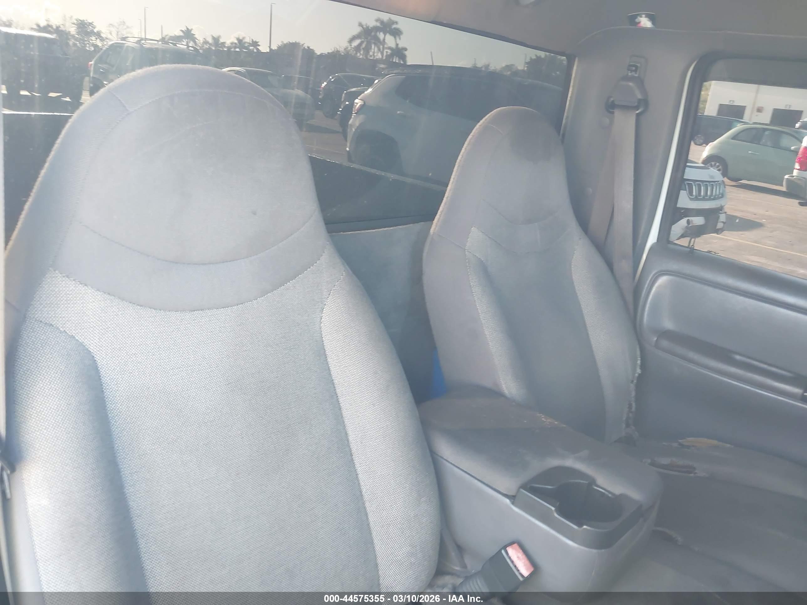 FORD RANGER image 8