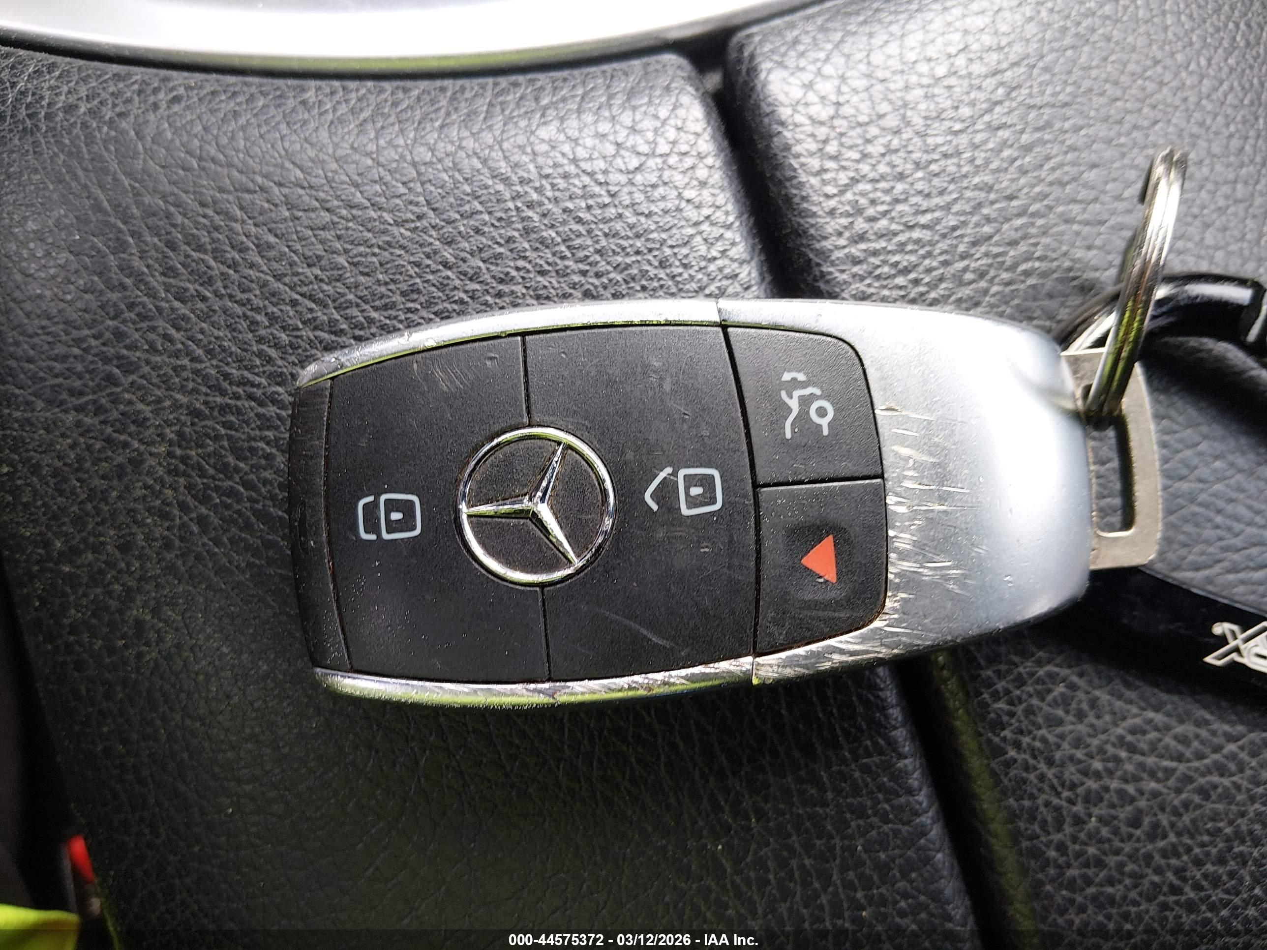 MERCEDES-BENZ GLC image 11