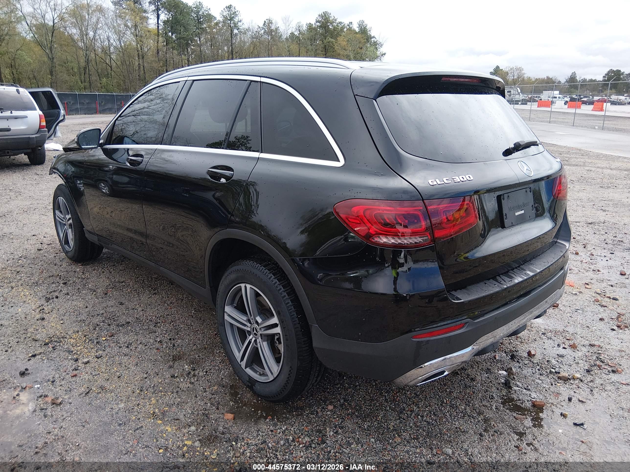 MERCEDES-BENZ GLC image 3