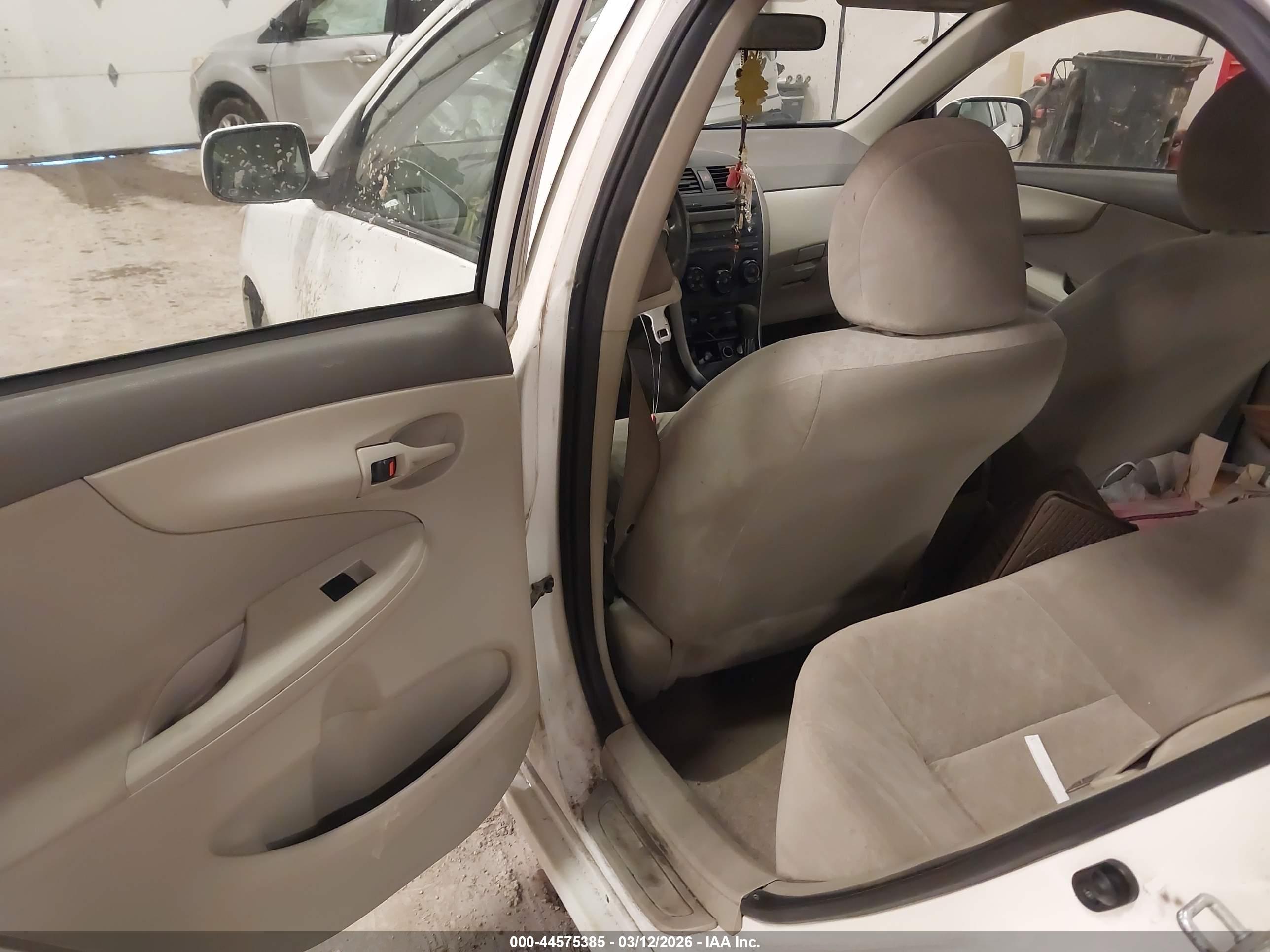 TOYOTA COROLLA image 8