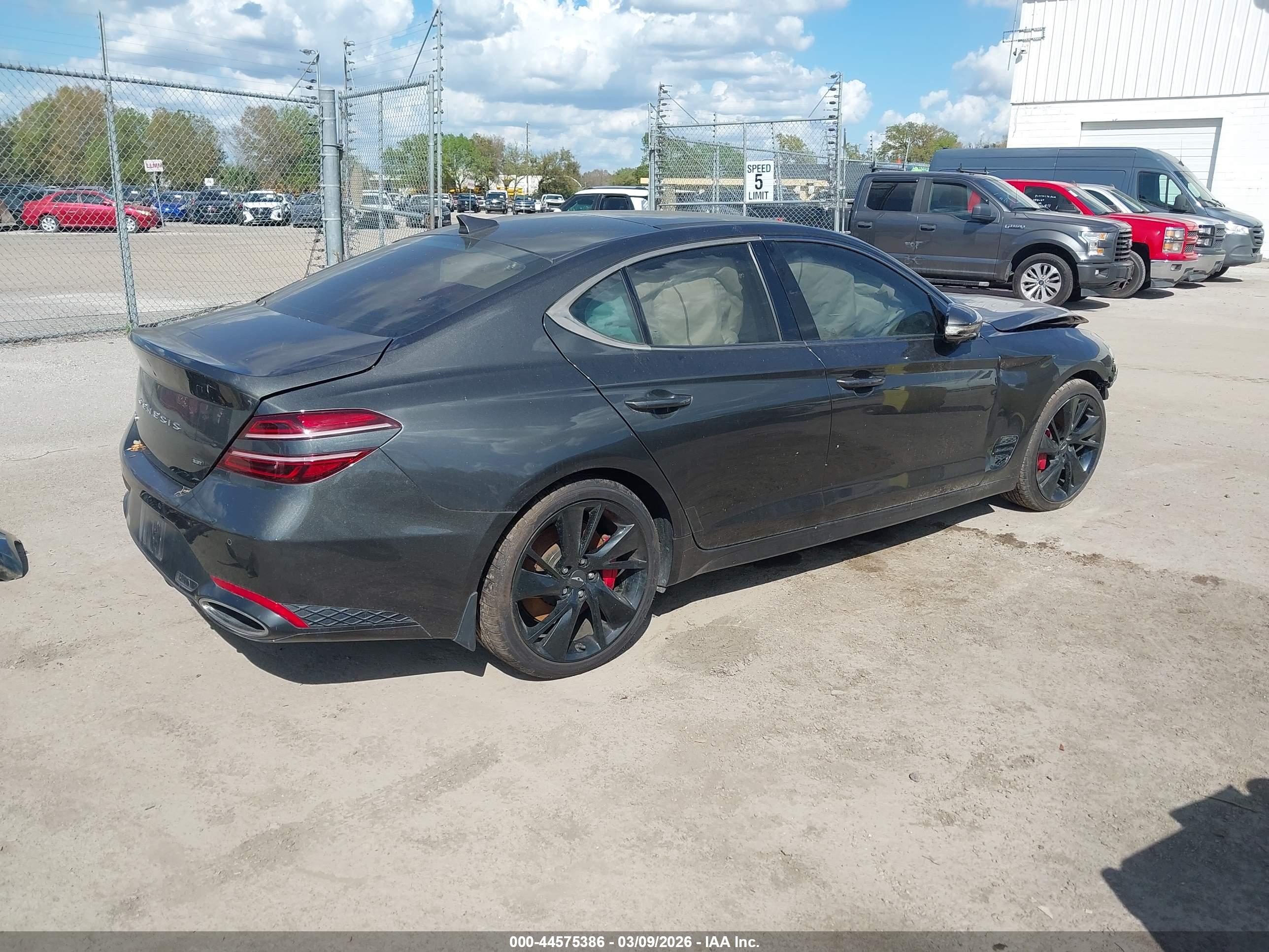 GENESIS G70 image 4