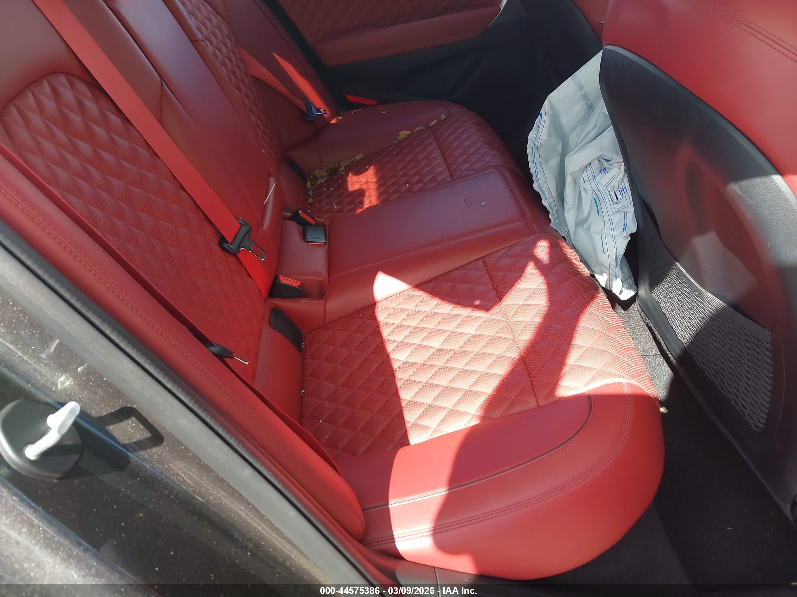 GENESIS G70 image 8