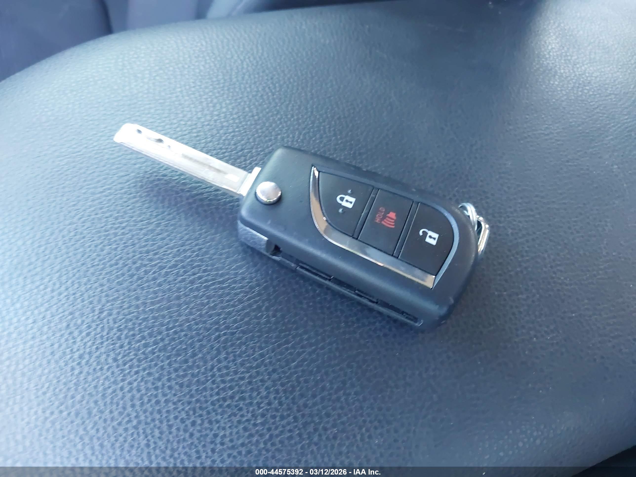 TOYOTA RAV4 image 11