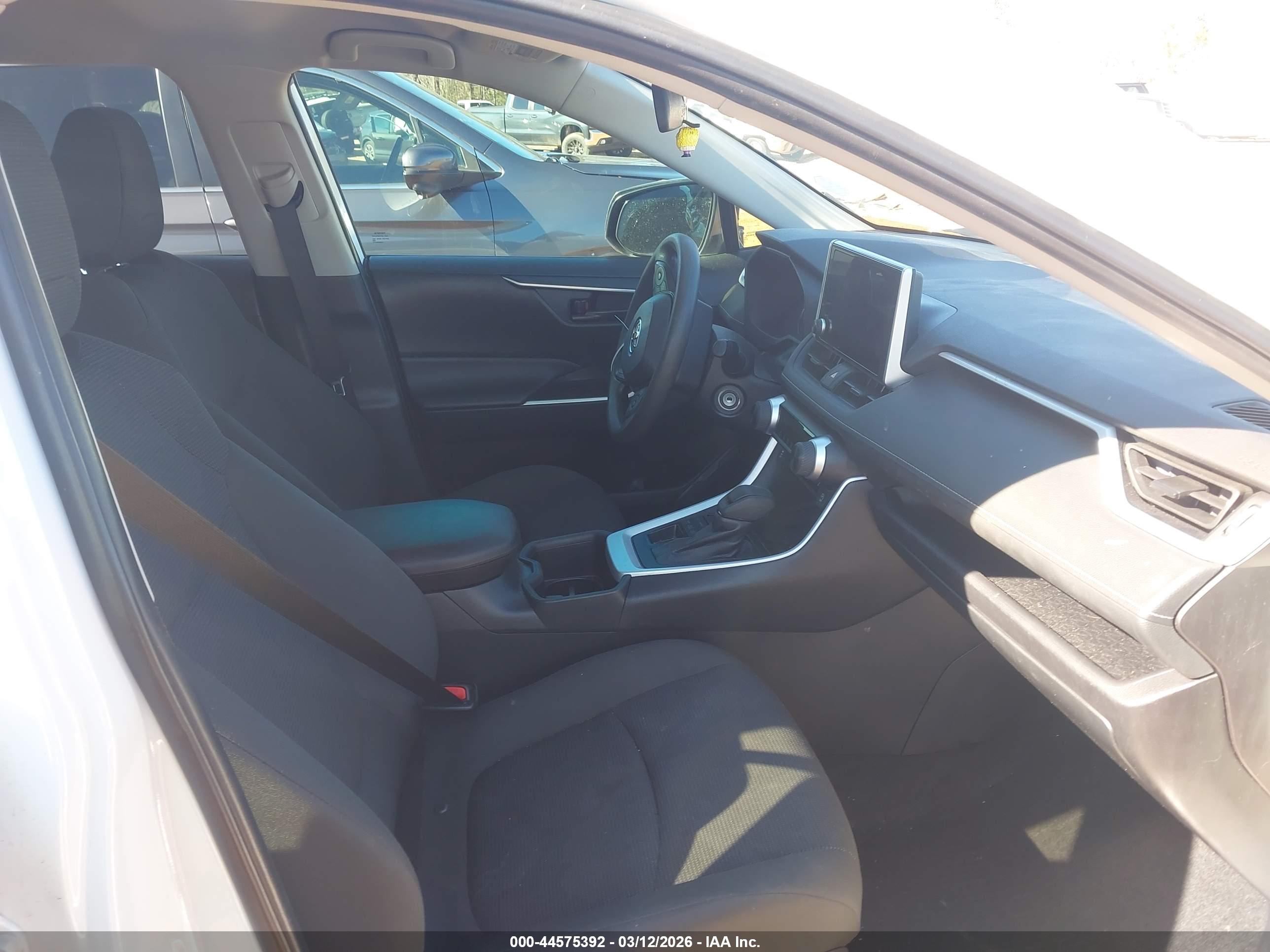 TOYOTA RAV4 image 5