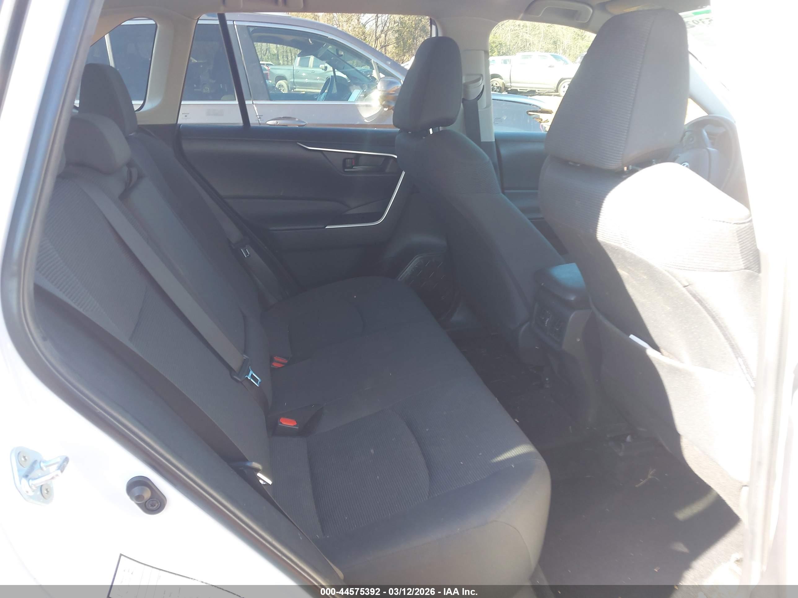 TOYOTA RAV4 image 8