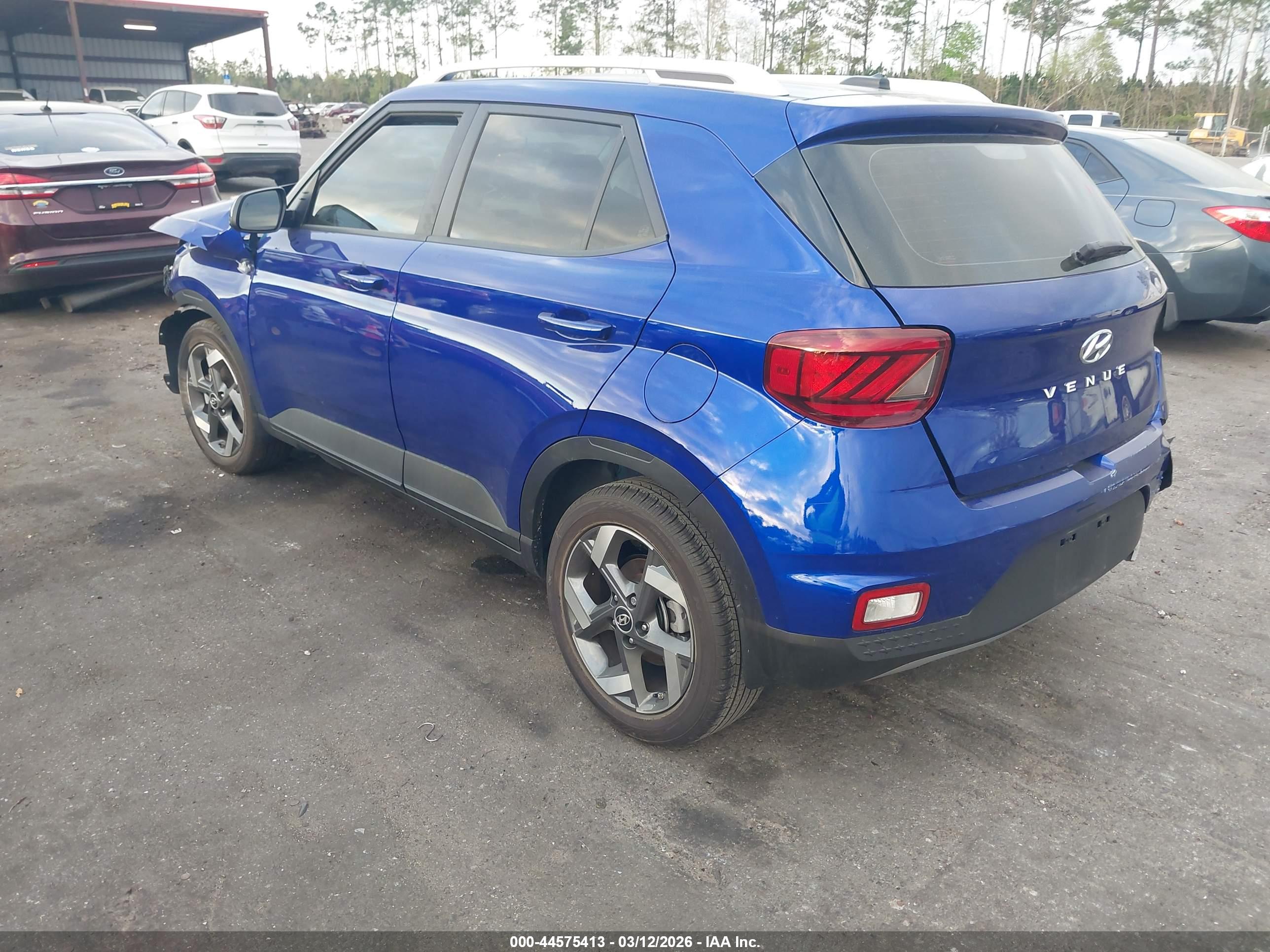 HYUNDAI VENUE image 3