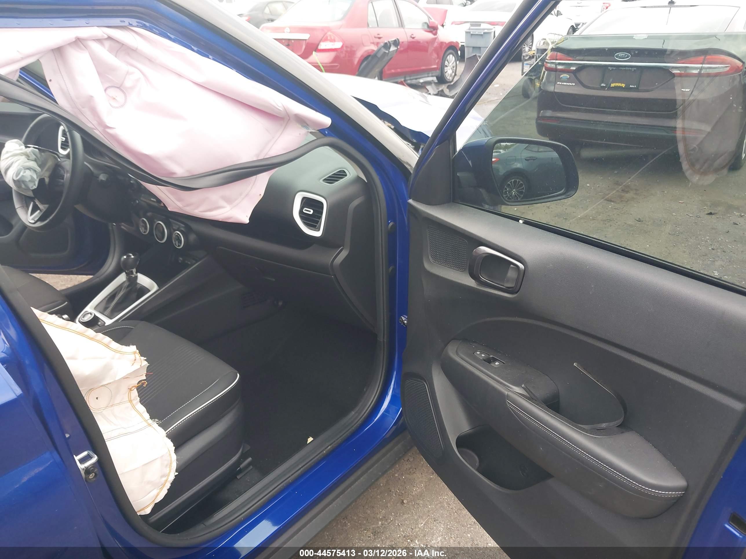 HYUNDAI VENUE image 5