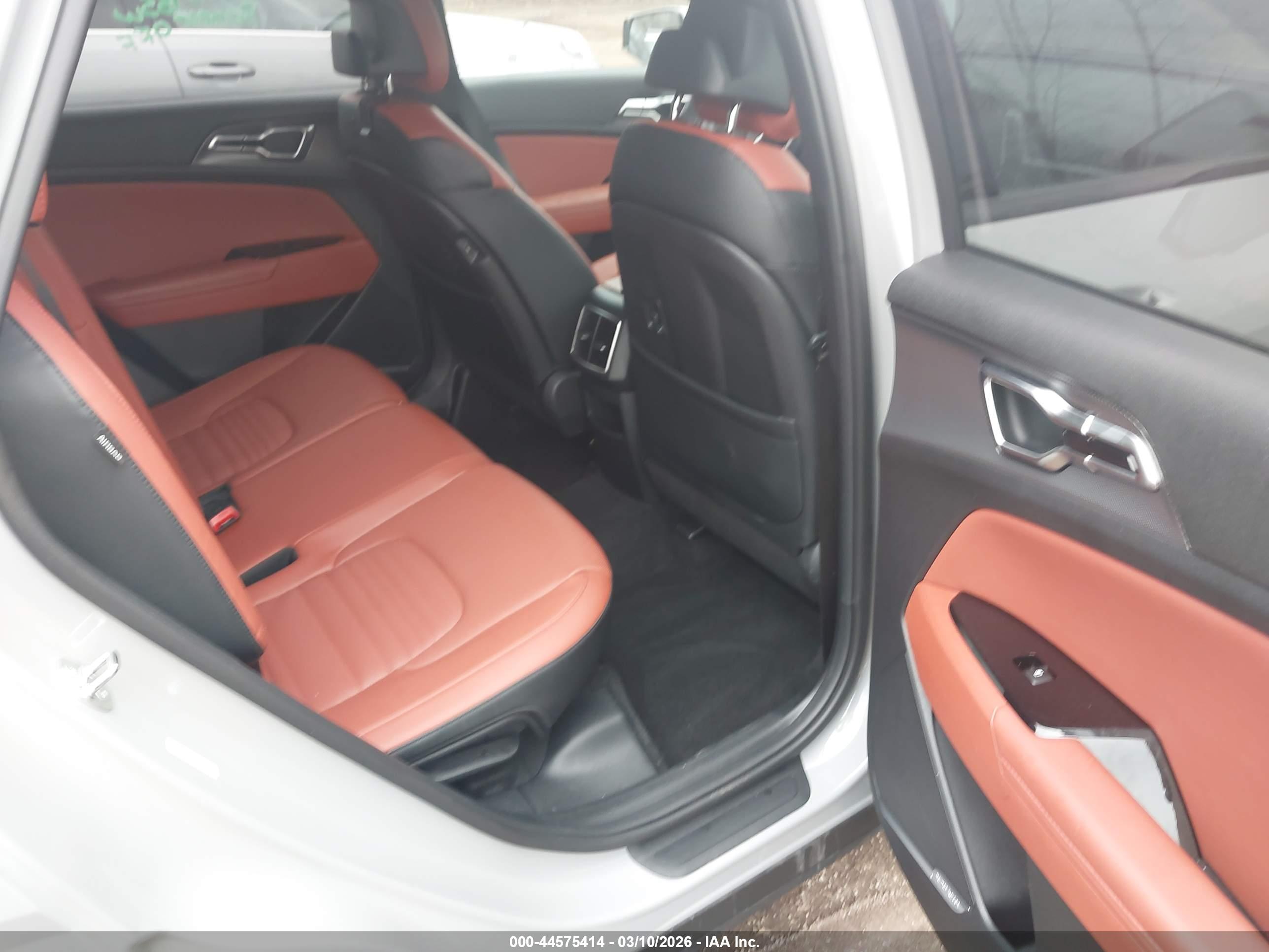 KIA SPORTAGE image 8