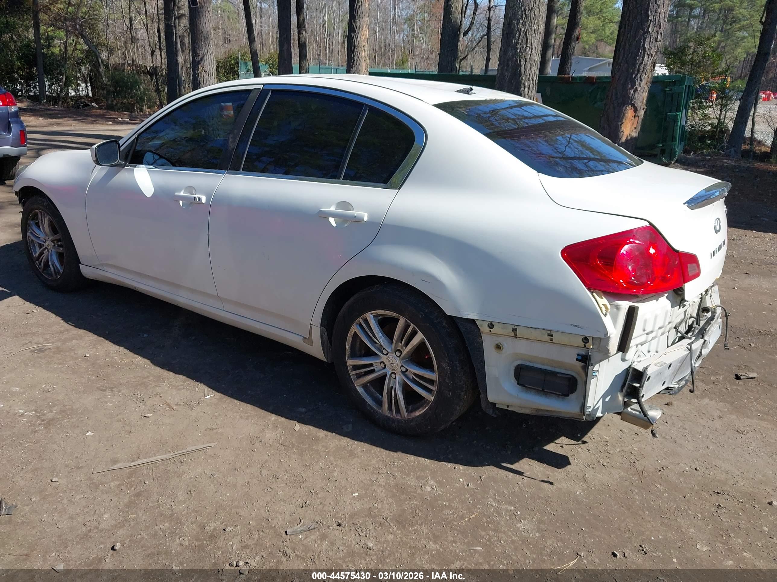 INFINITI G37 image 3
