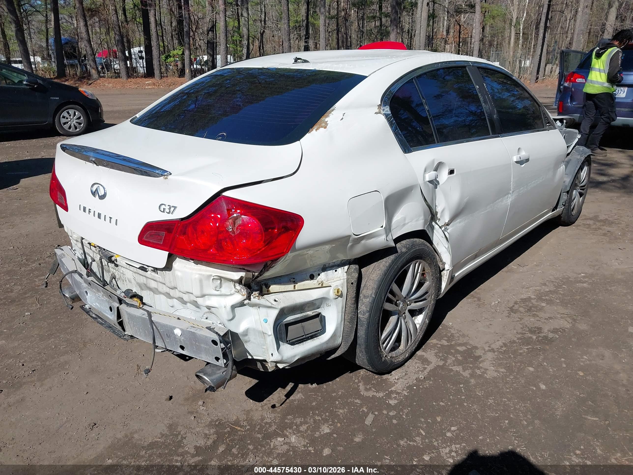 INFINITI G37 image 4
