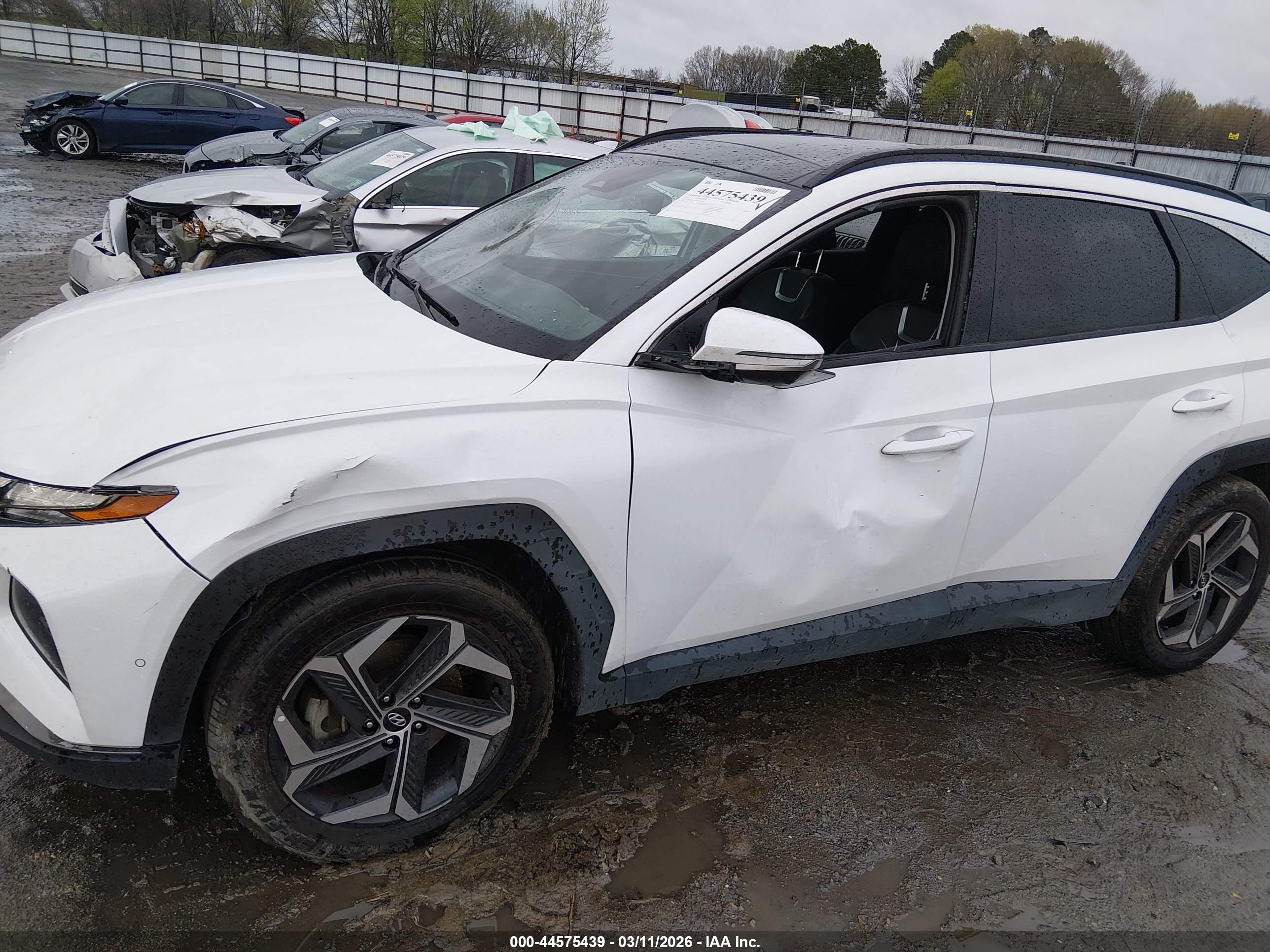 HYUNDAI TUCSON image 6