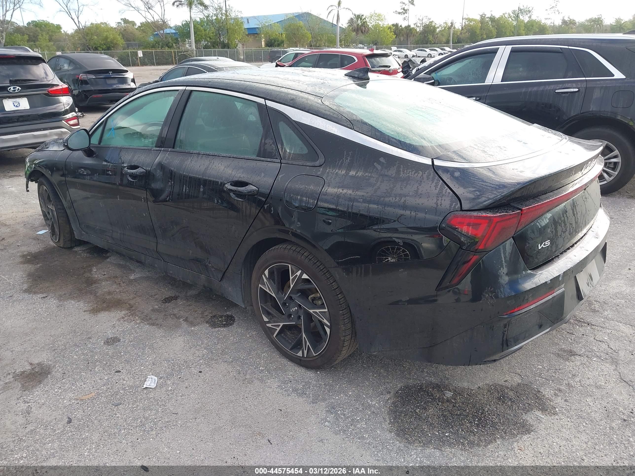 KIA K5 image 3