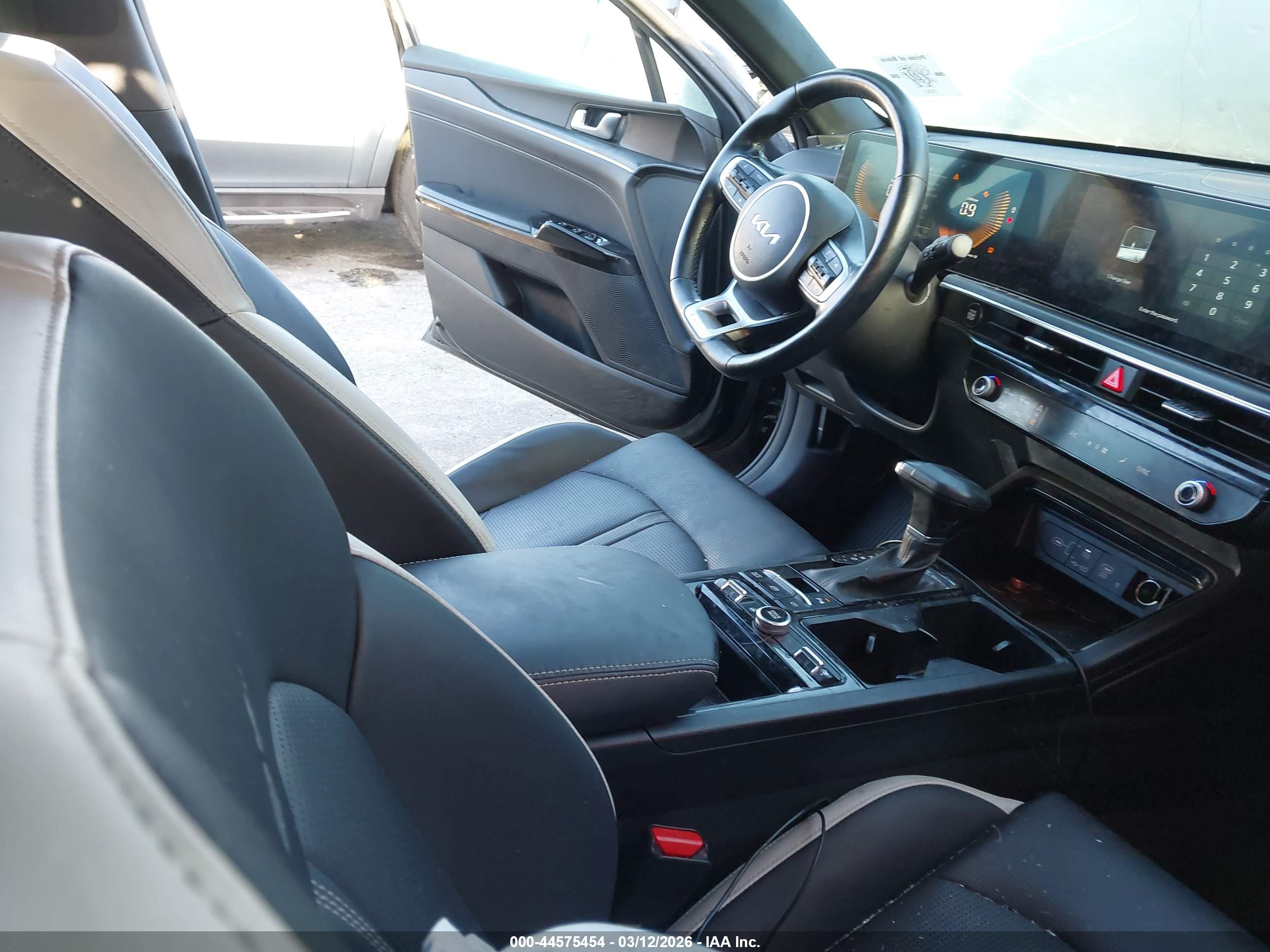 KIA K5 image 5