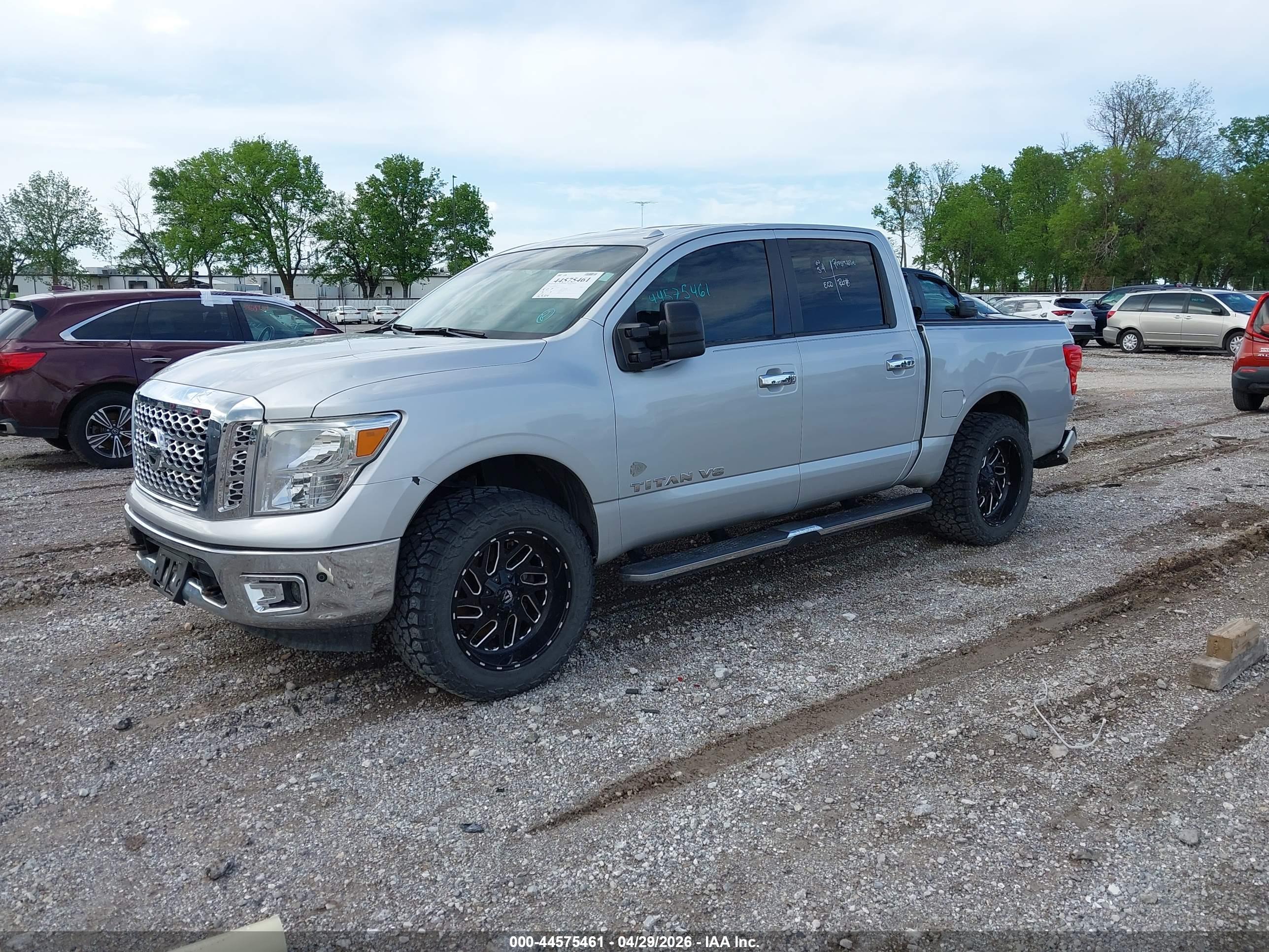 NISSAN TITAN image 2