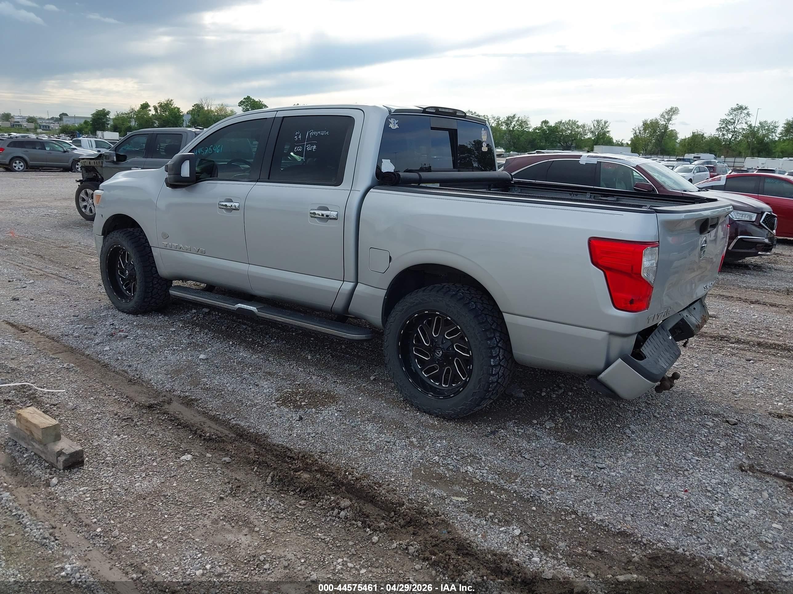 NISSAN TITAN image 3