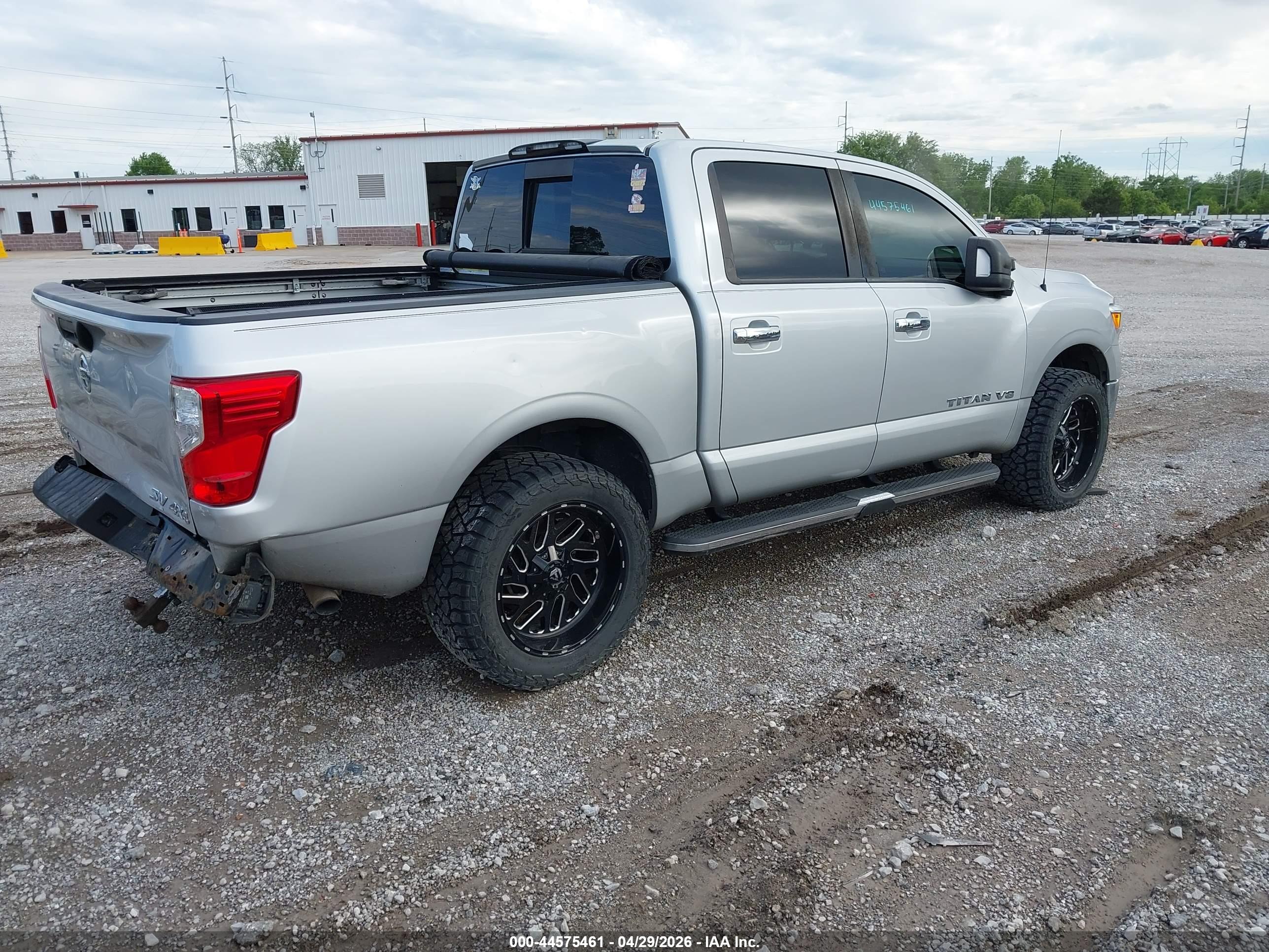 NISSAN TITAN image 4