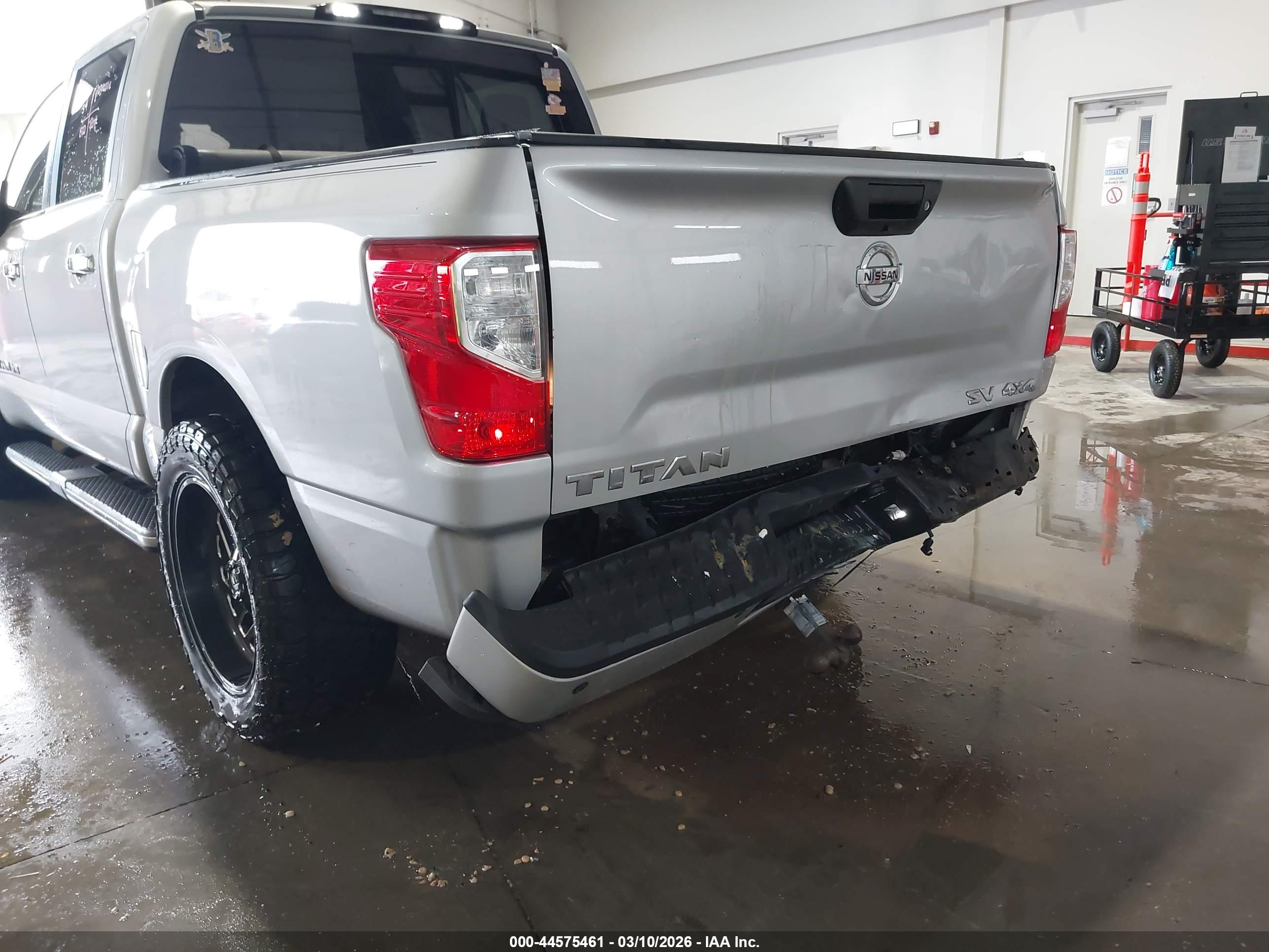 NISSAN TITAN image 6