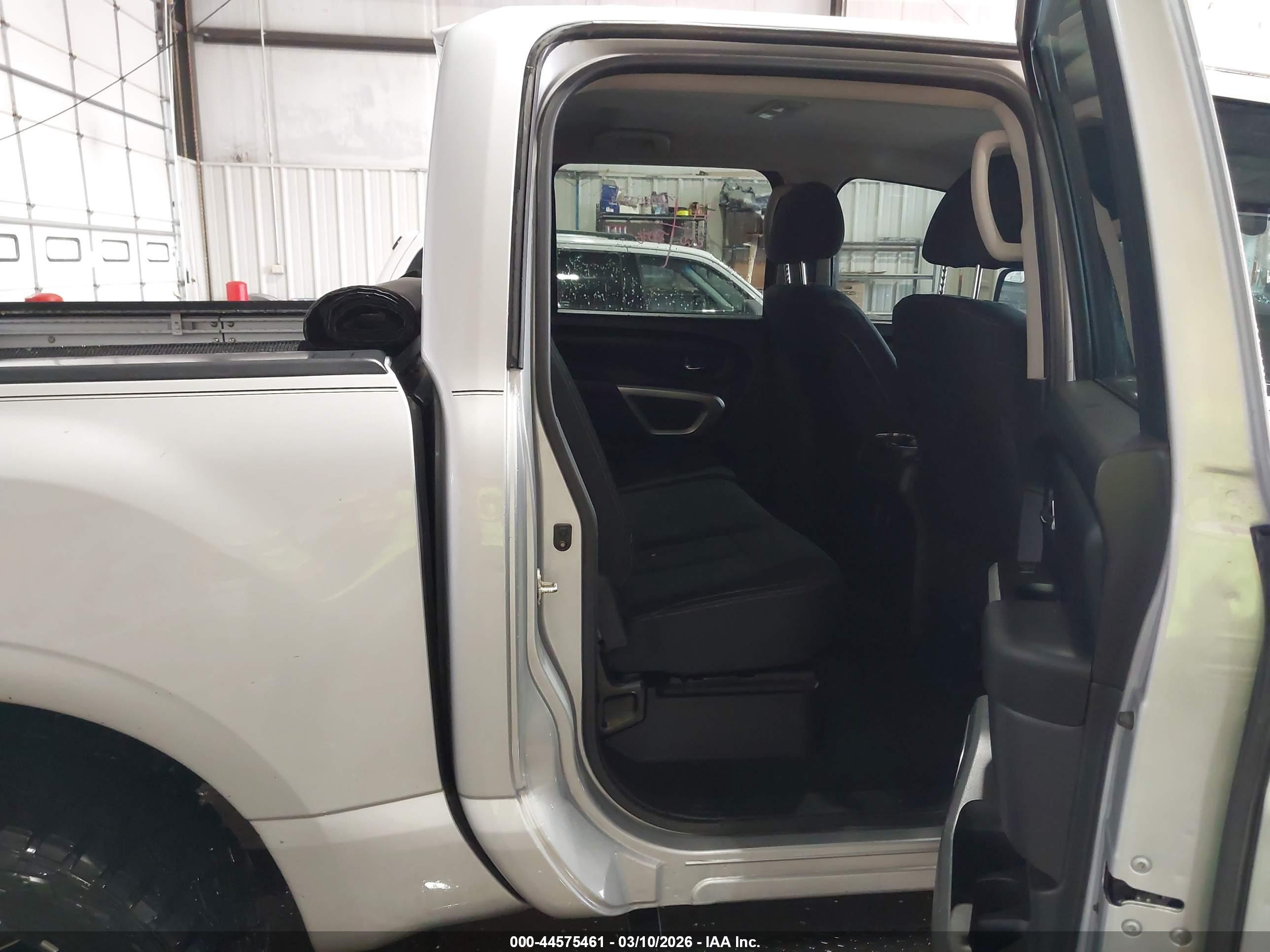 NISSAN TITAN image 8