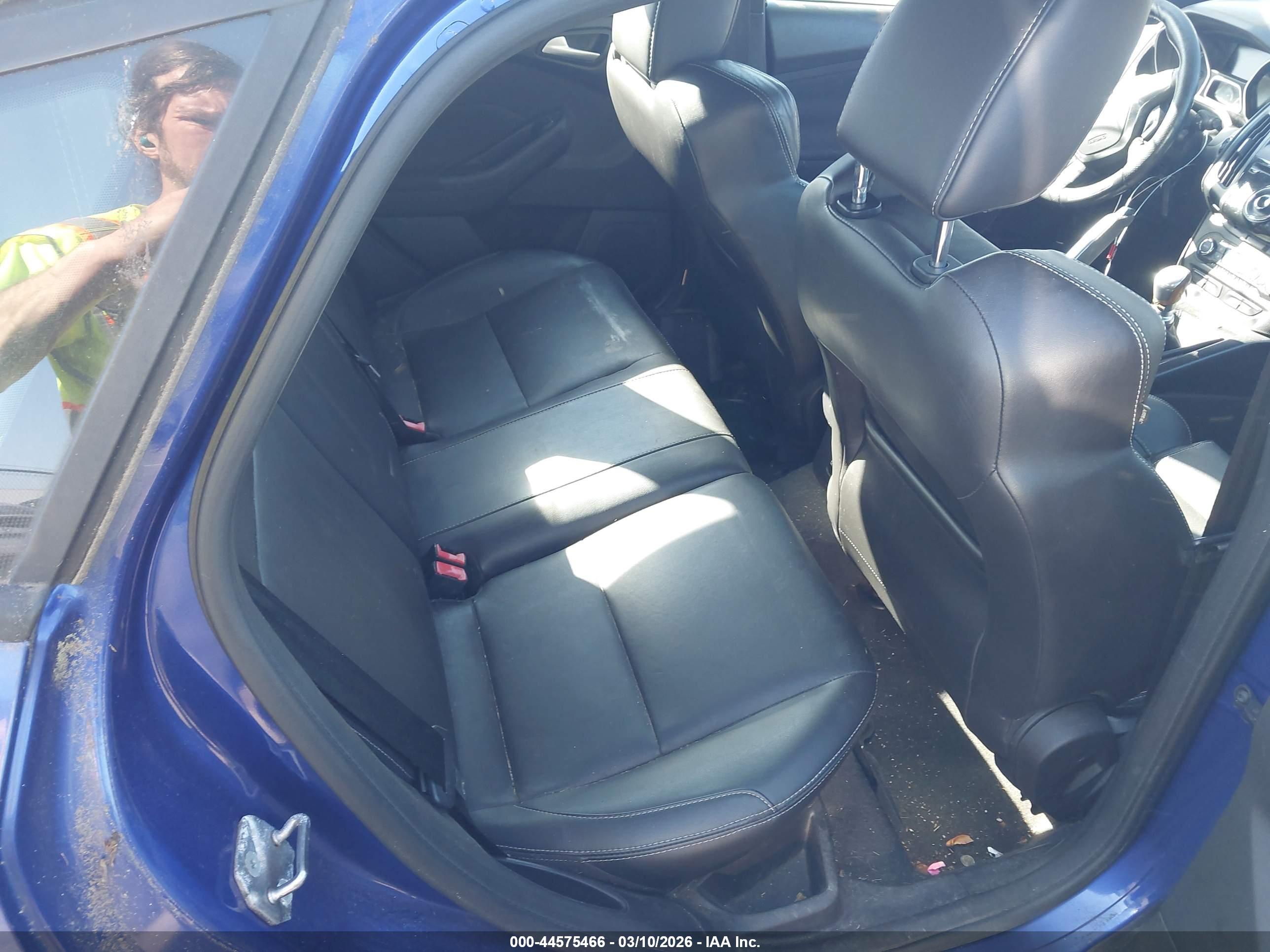 FORD FOCUS image 8