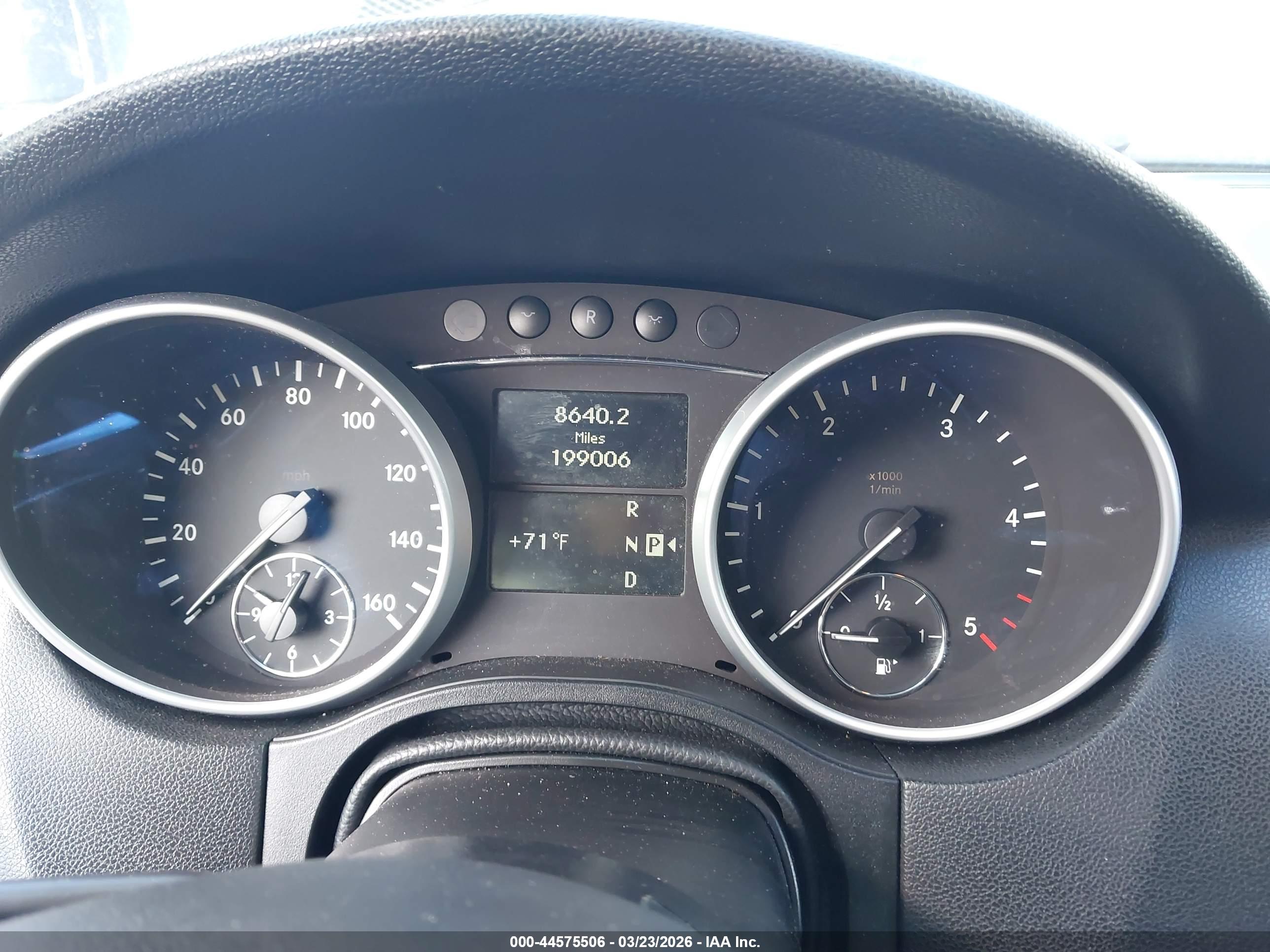 MERCEDES-BENZ ML image 7