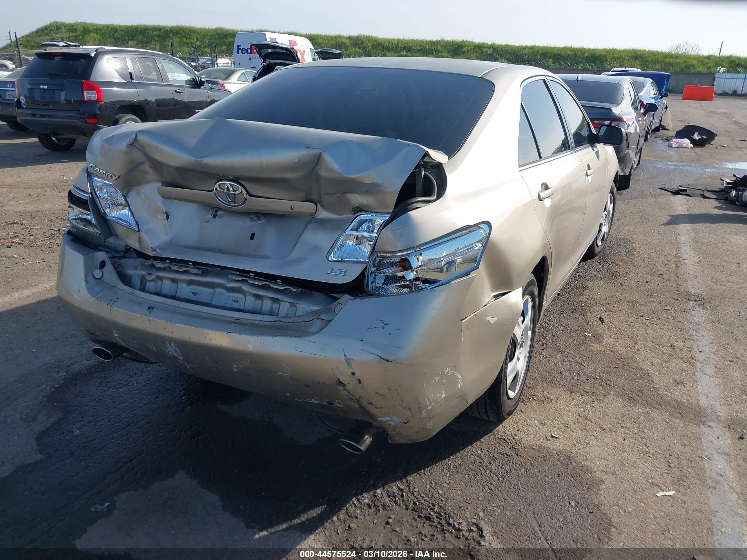 TOYOTA CAMRY image 4