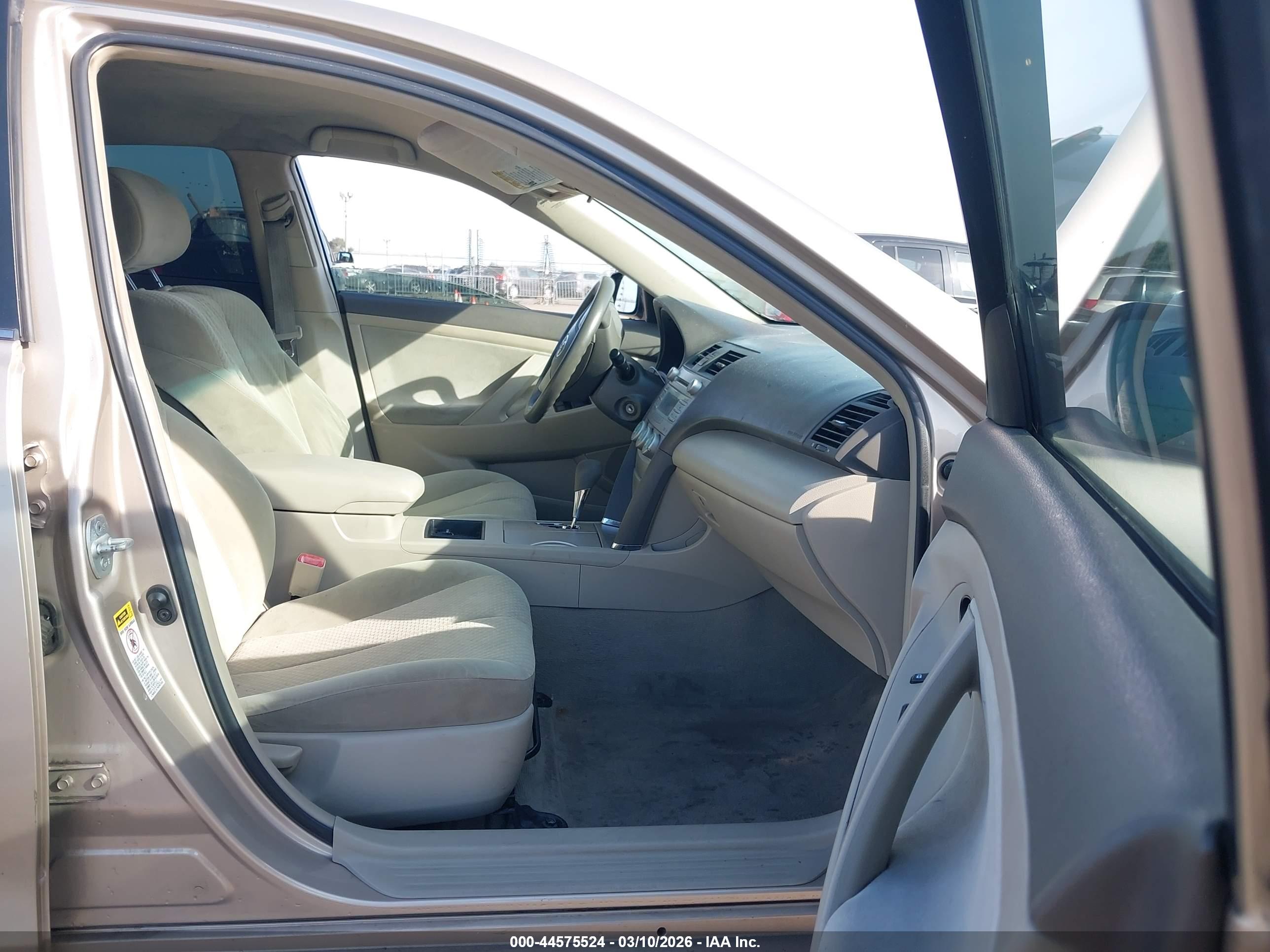 TOYOTA CAMRY image 5