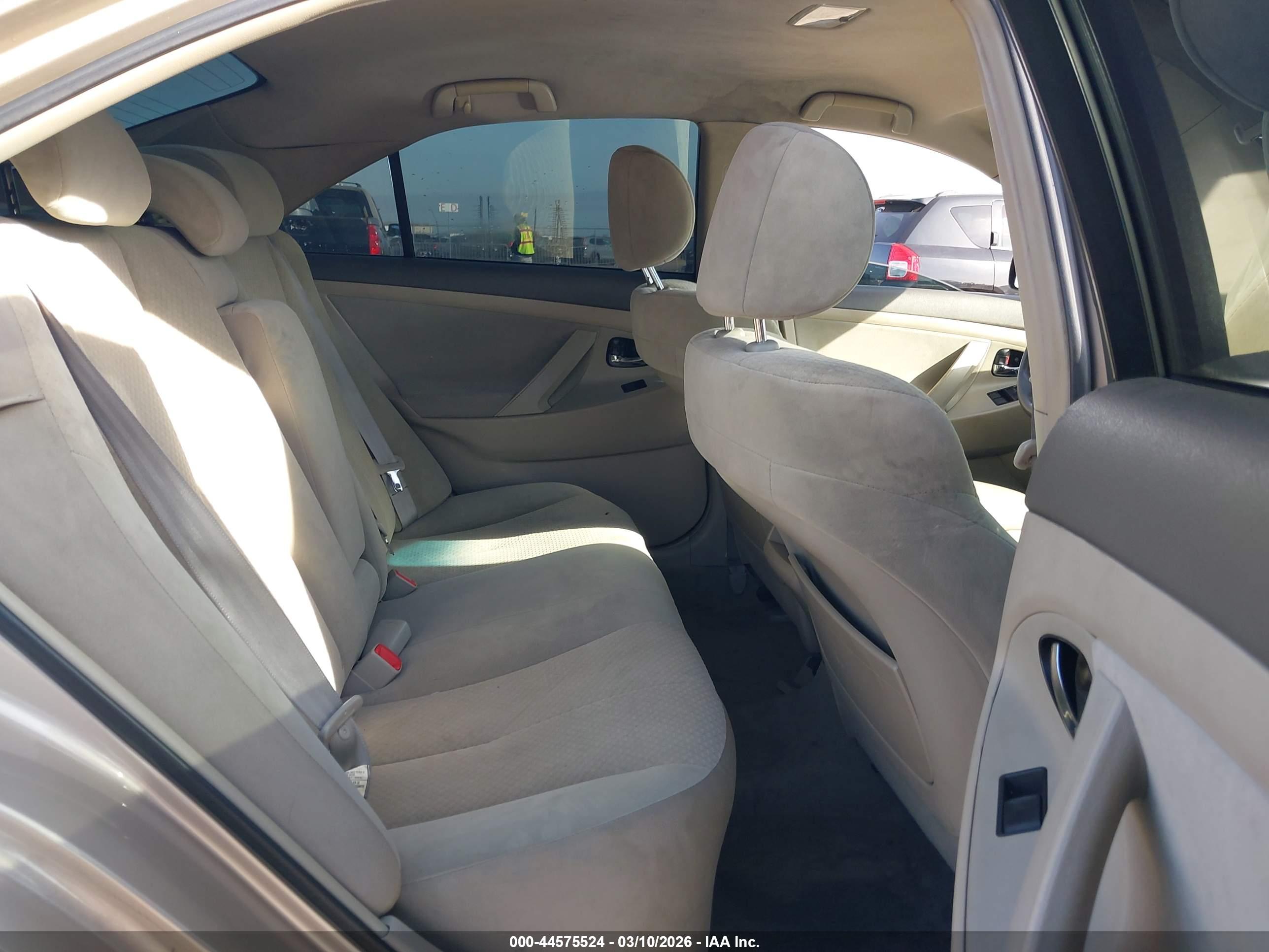 TOYOTA CAMRY image 8