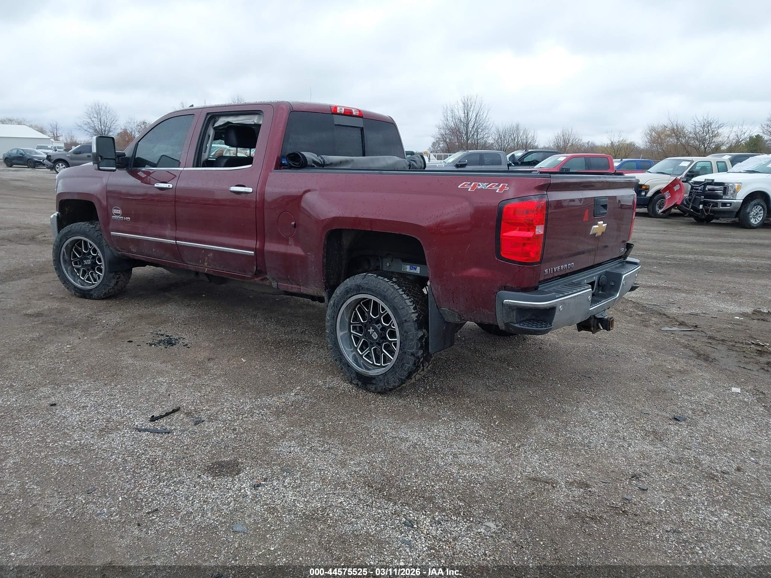 CHEVROLET SILVERADO image 3