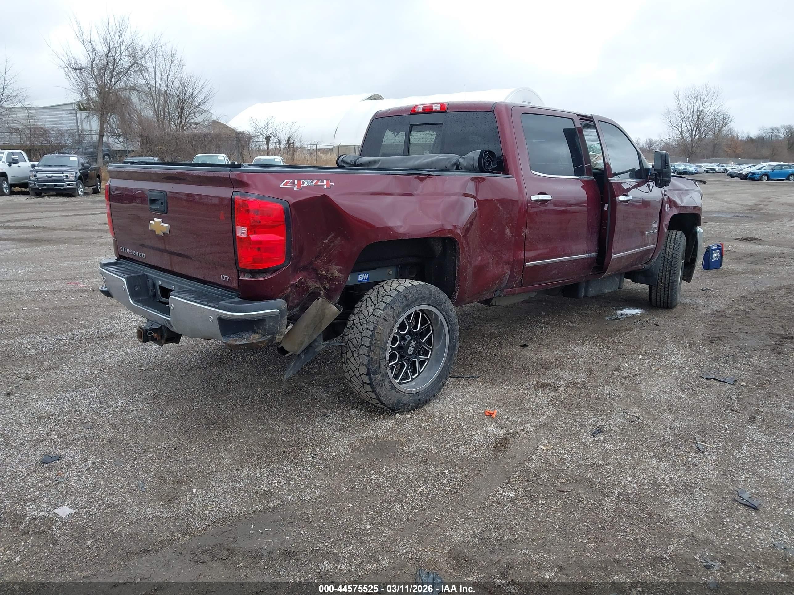CHEVROLET SILVERADO image 4