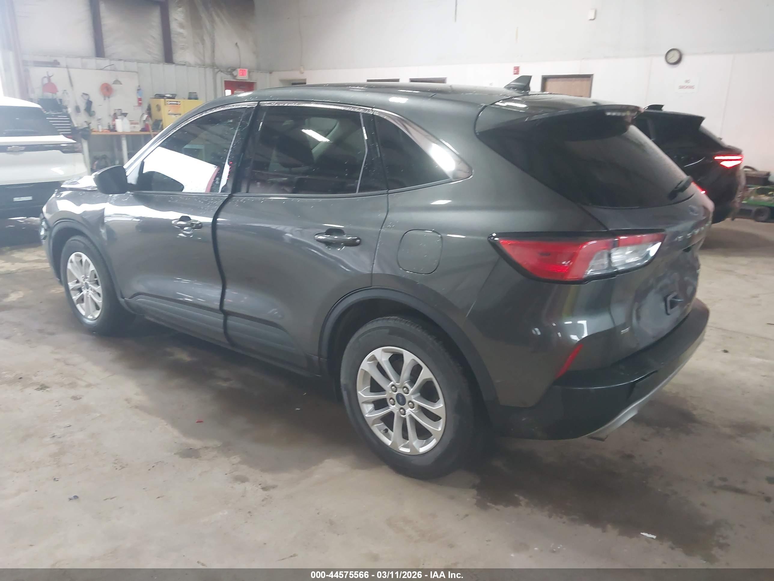 FORD ESCAPE image 3