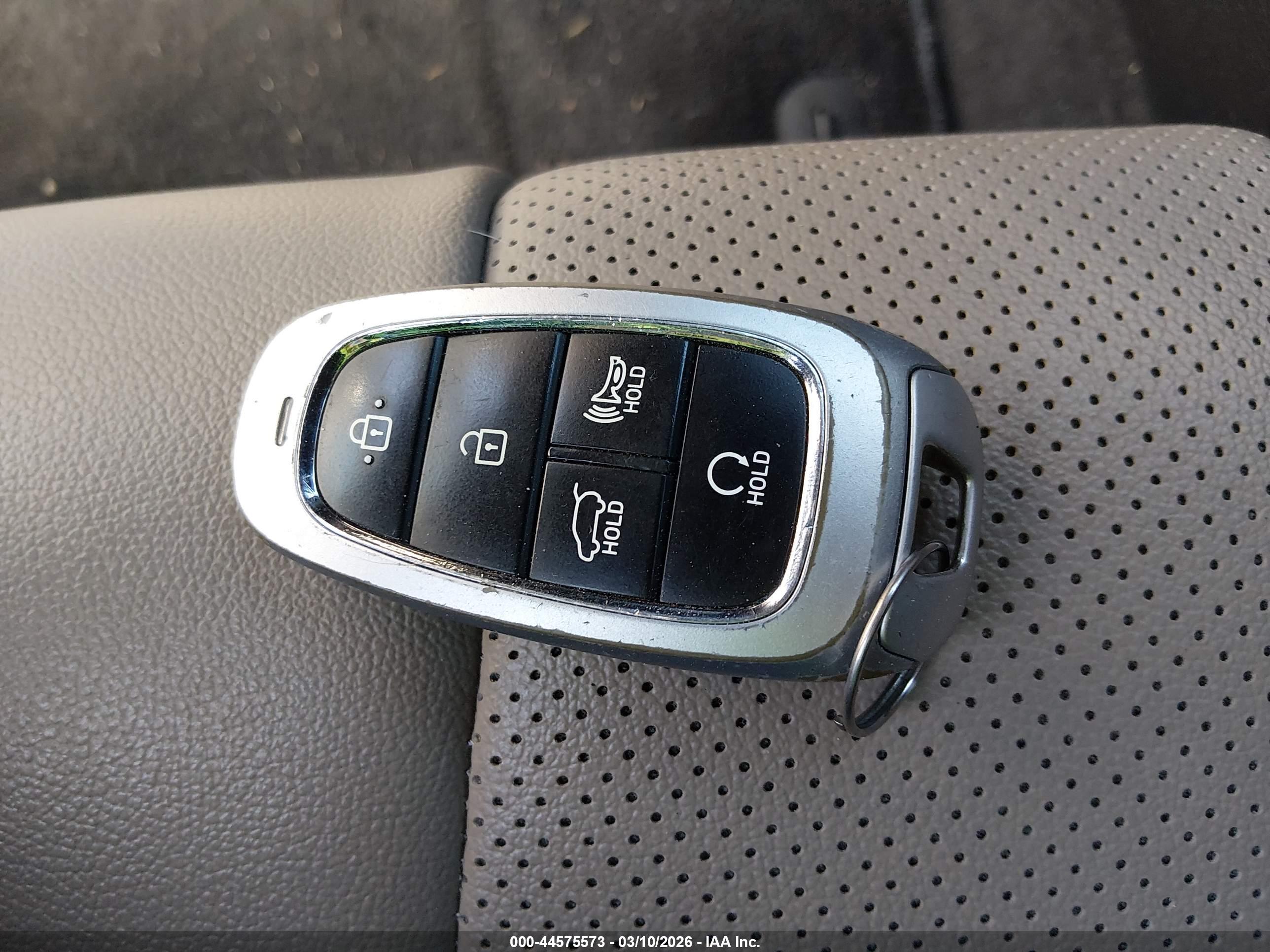 HYUNDAI SANTA image 11
