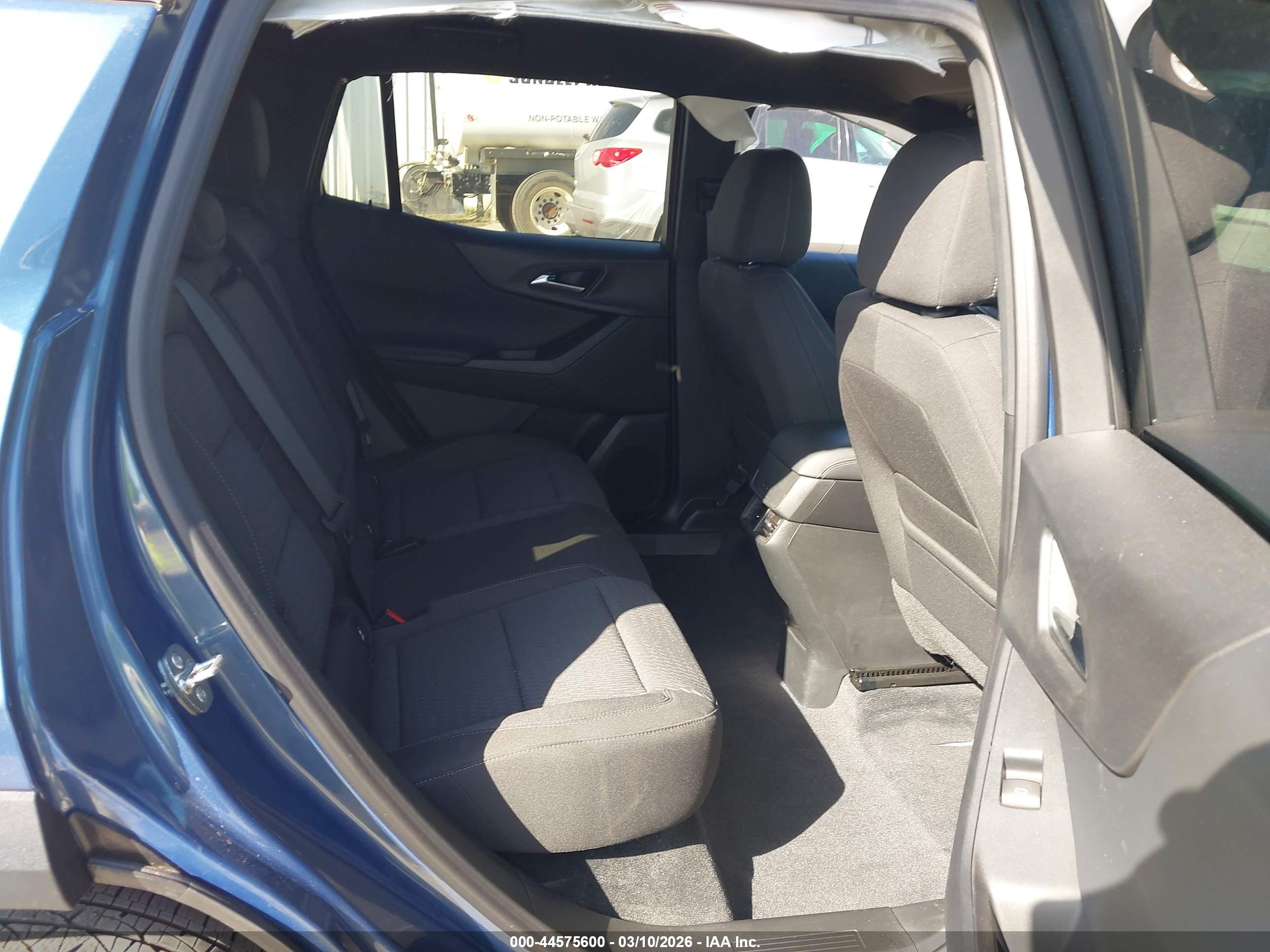 CHEVROLET EQUINOX image 8