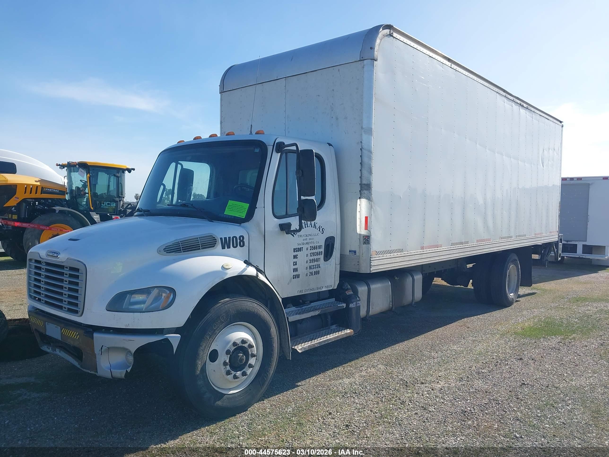 FREIGHTLINER M2 image 2