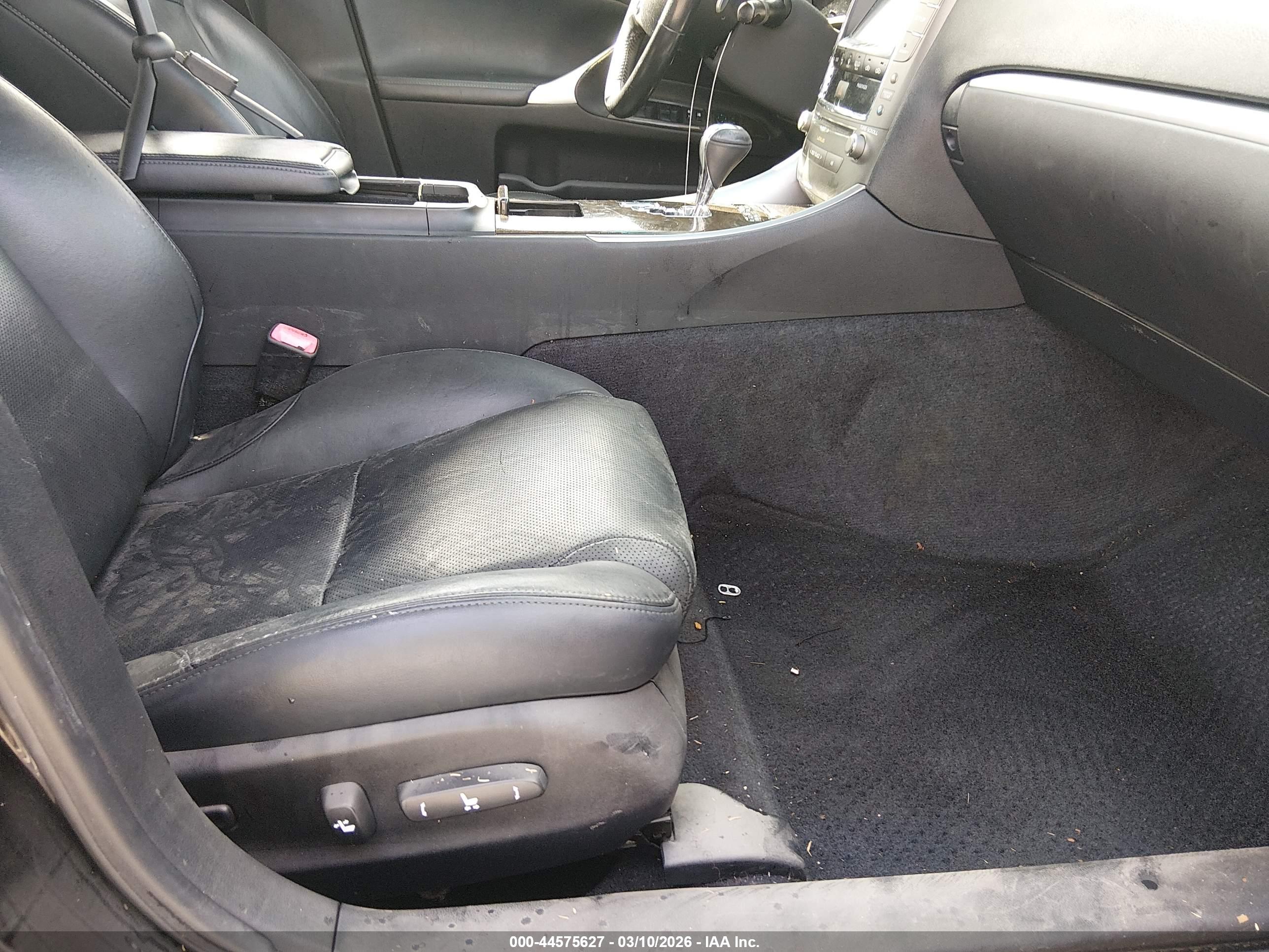 LEXUS IS image 5