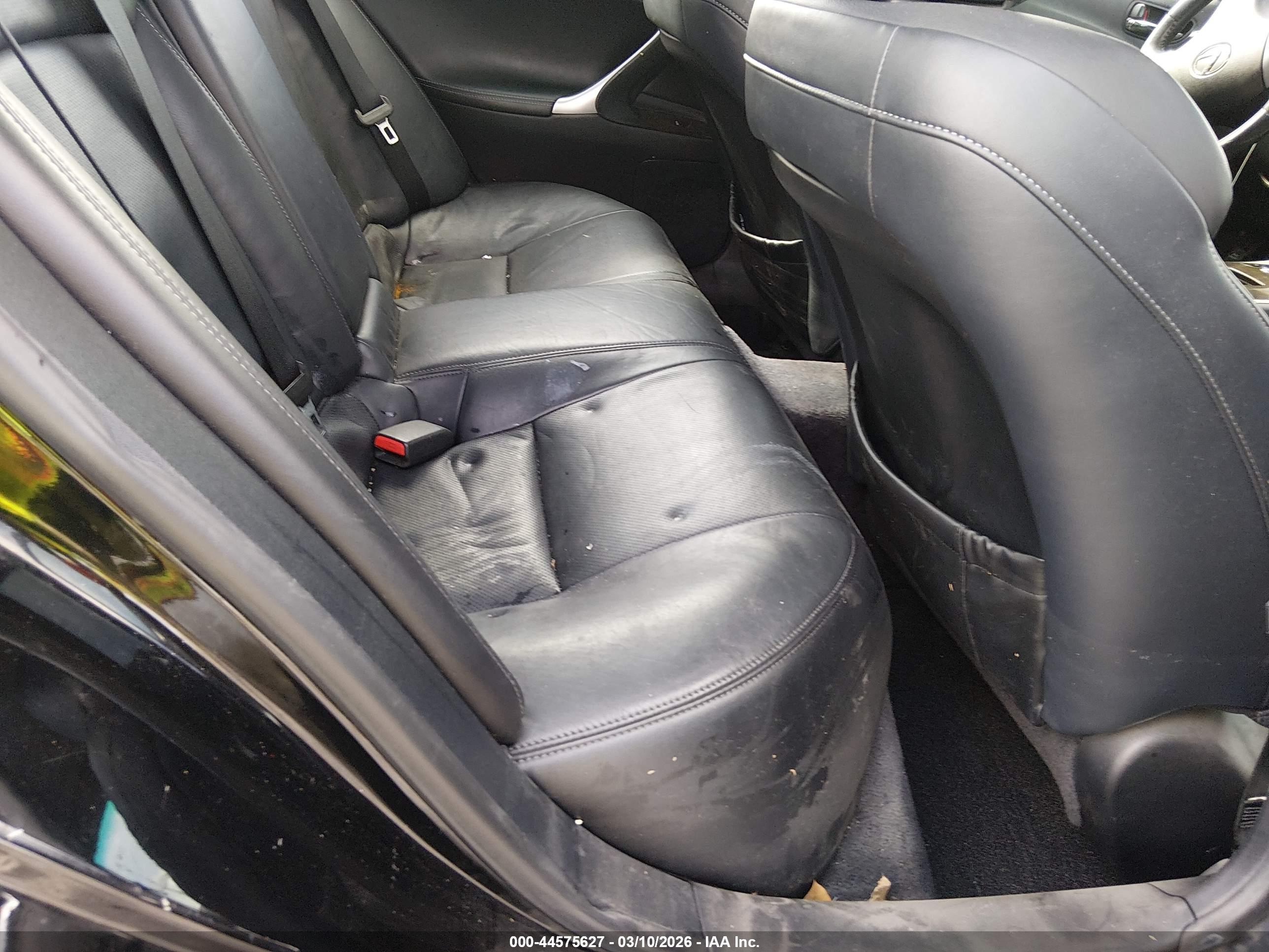 LEXUS IS image 8