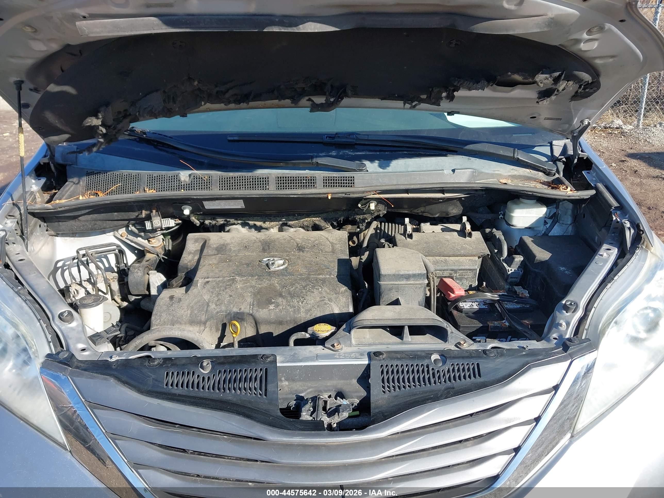 TOYOTA SIENNA image 10