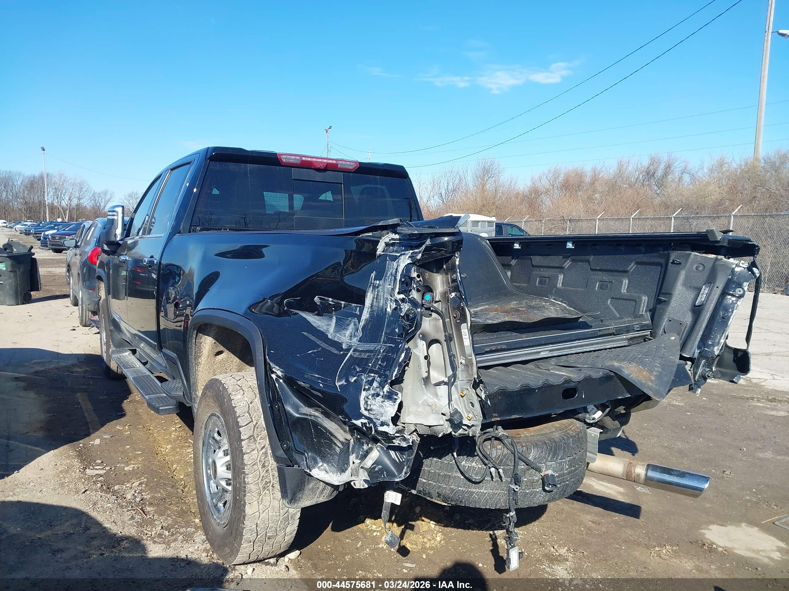 CHEVROLET SILVERADO image 3
