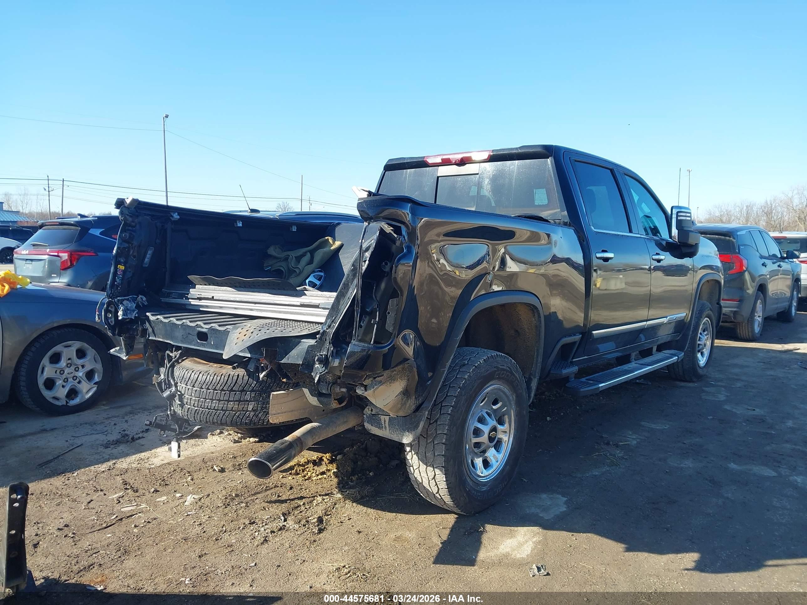 CHEVROLET SILVERADO image 4