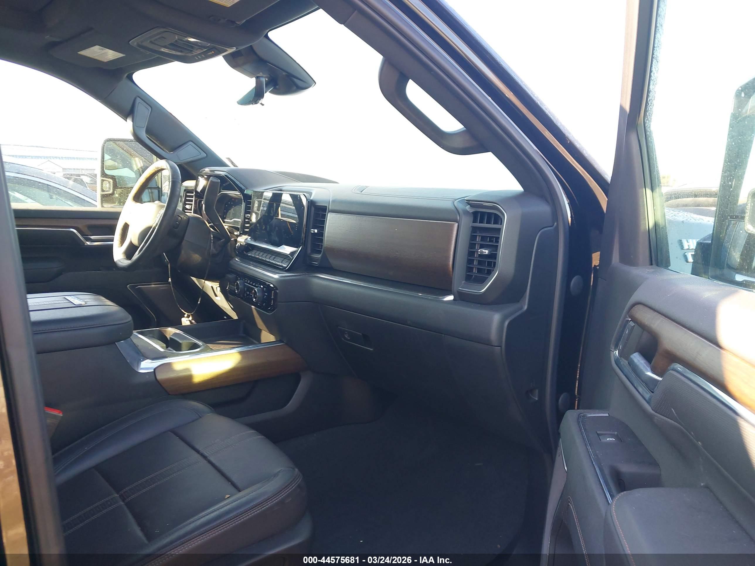 CHEVROLET SILVERADO image 5