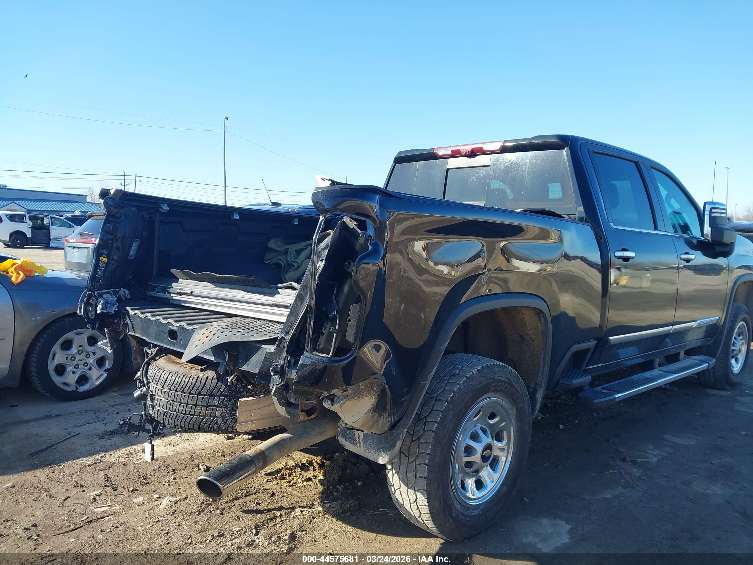 CHEVROLET SILVERADO image 6